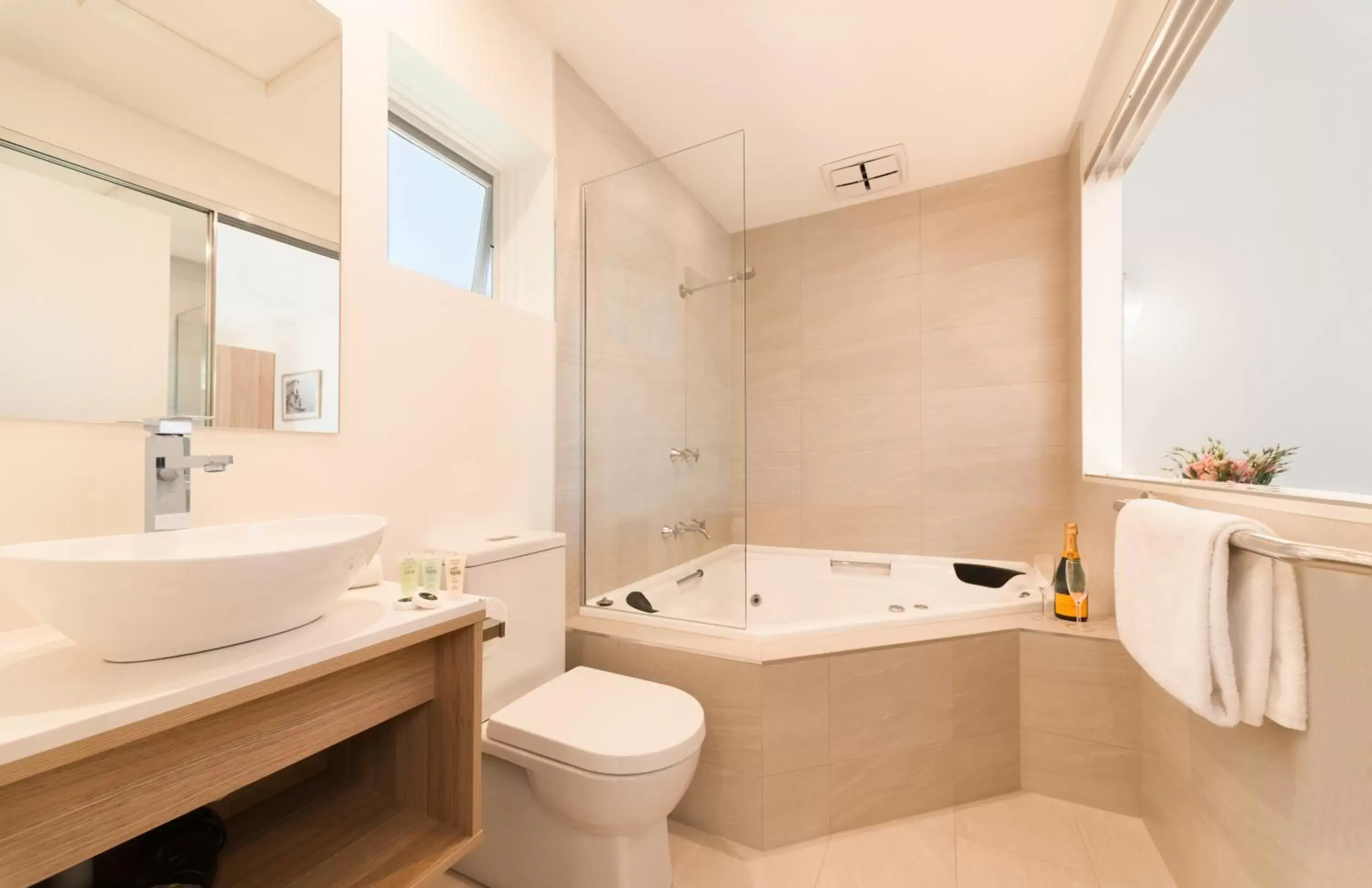 Bathroom in Boathouse Resort Studios and Suites