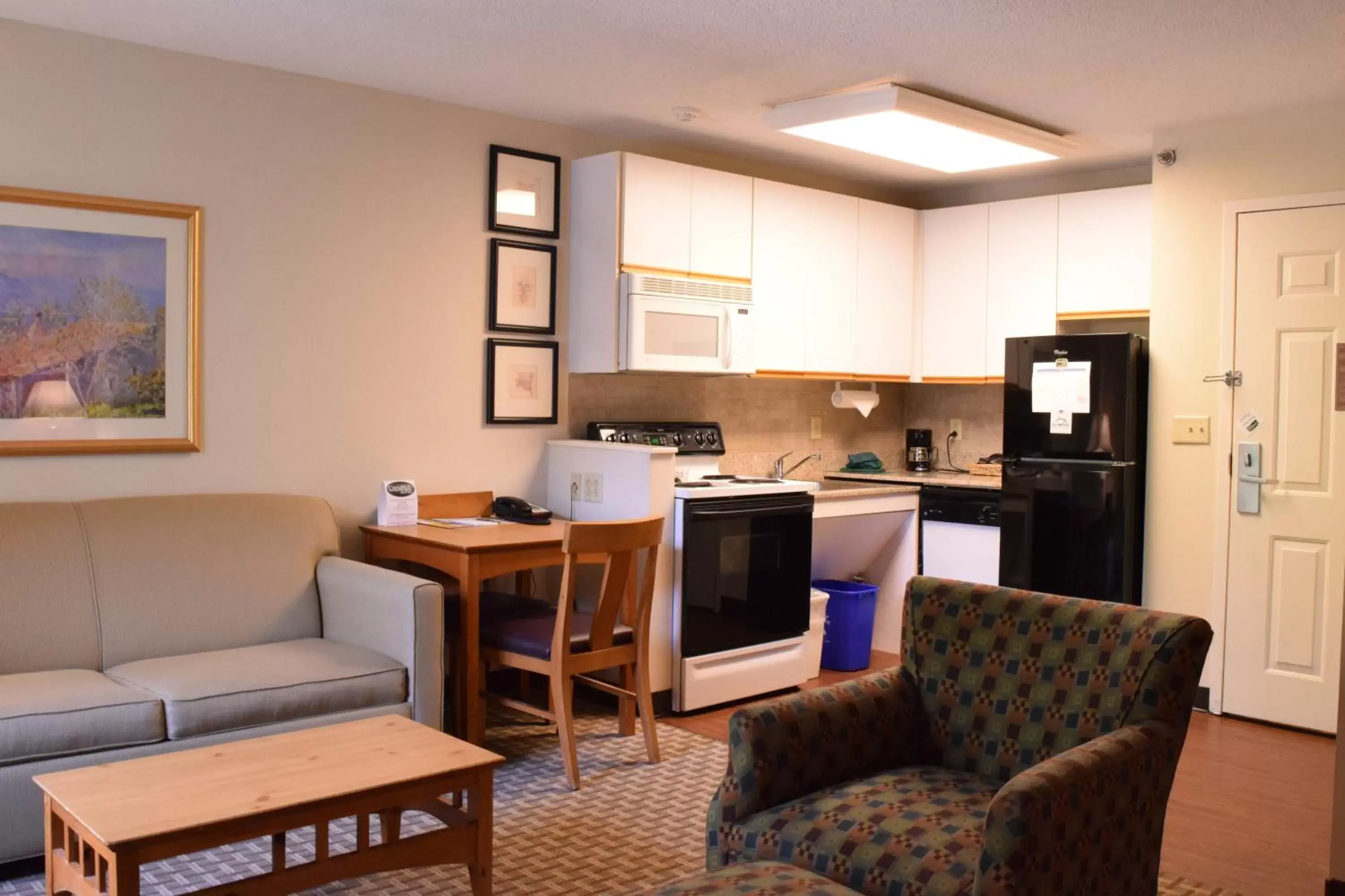 Kitchen or kitchenette in Cresthill Suites Syracuse