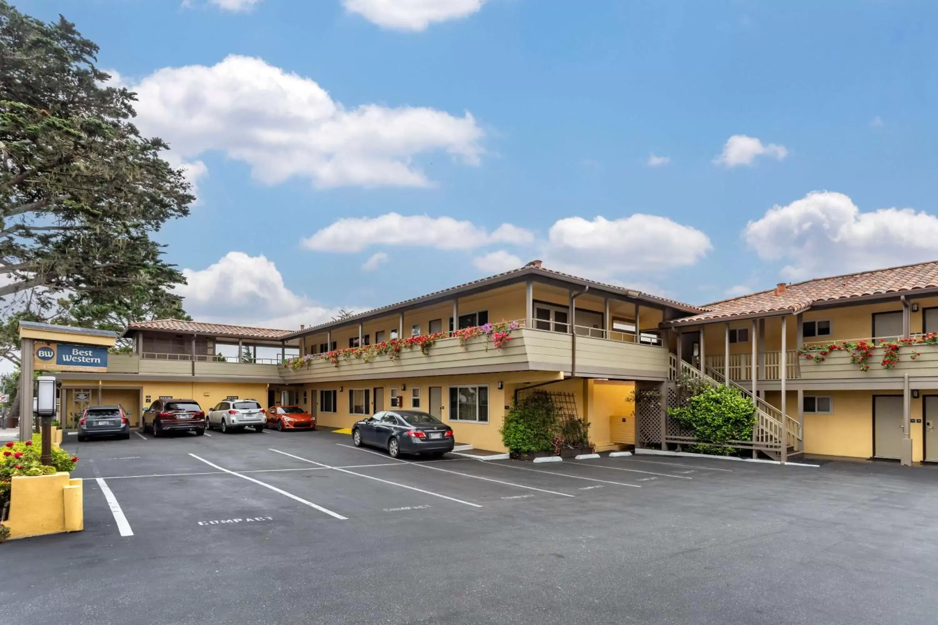 Property Building in Best Western Carmel's Town House Lodge