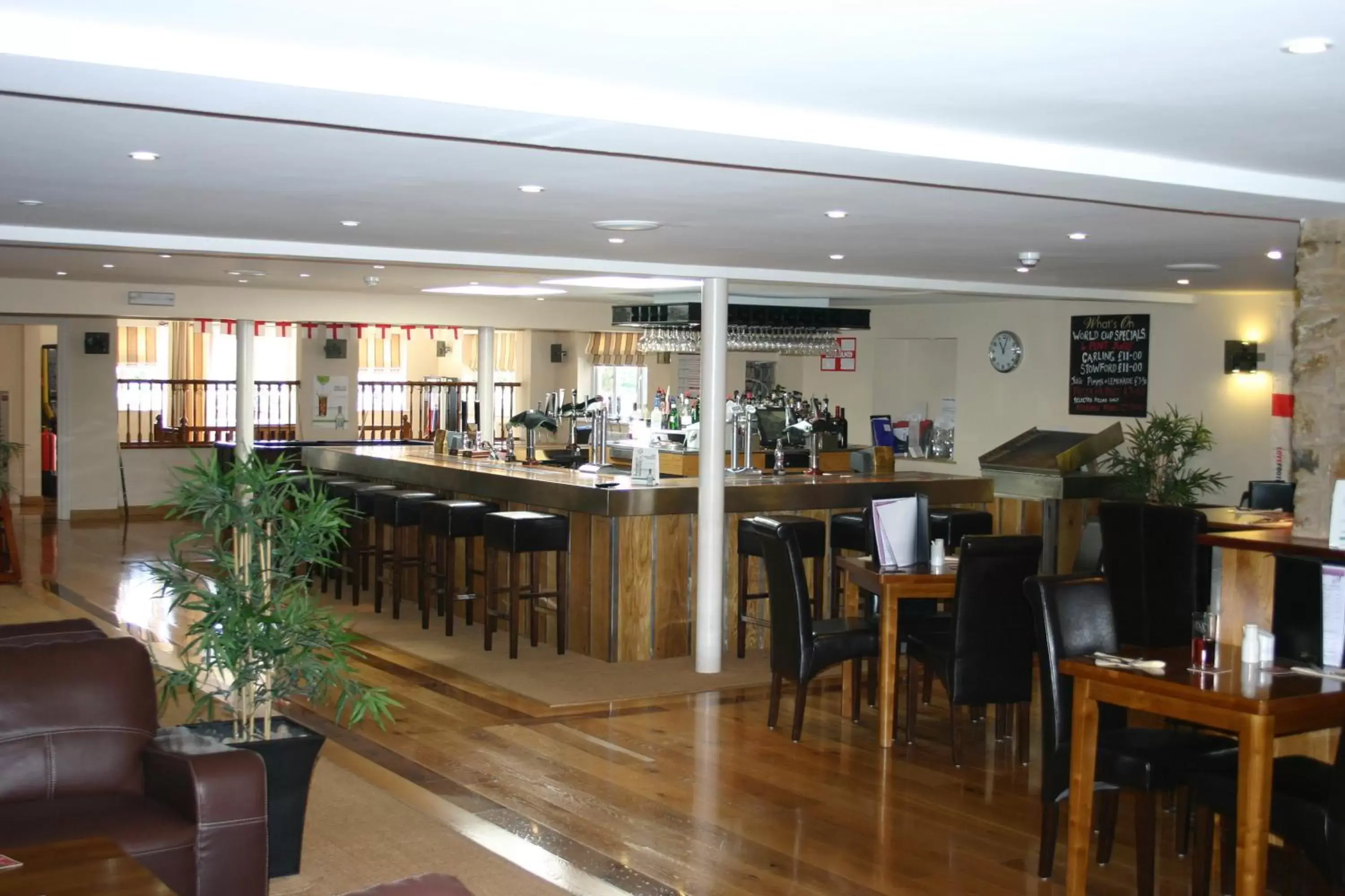 Lounge or bar, Restaurant/Places to Eat in Crossways
