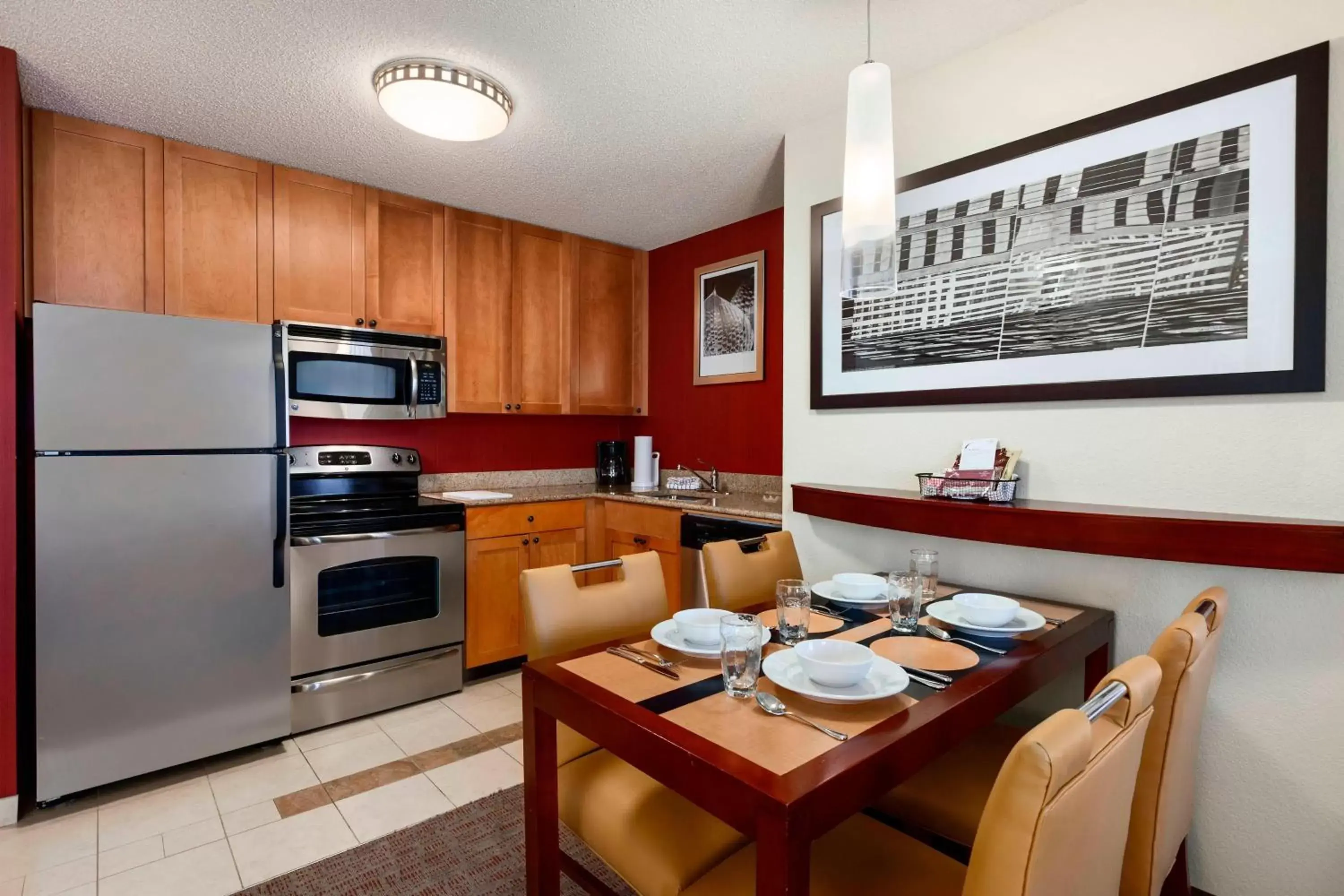 Bedroom, Dining Area in Residence Inn Greensboro Airport