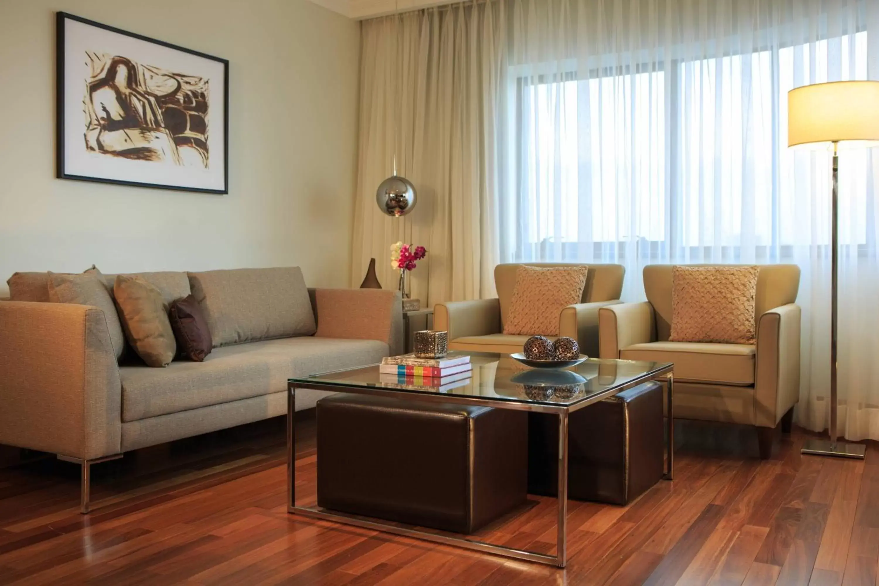 Living room, Seating Area in Renaissance São Paulo Hotel