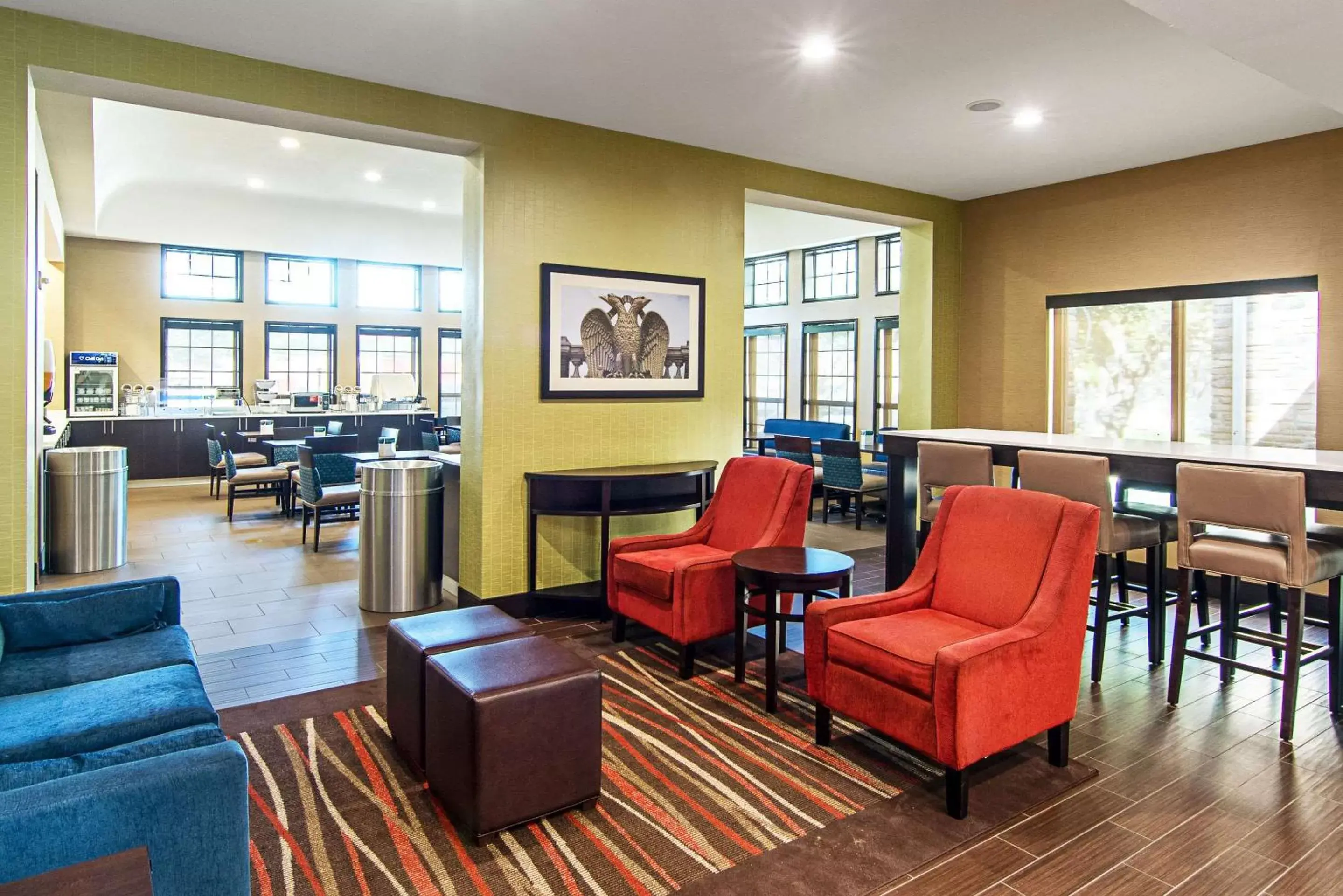 Lobby or reception, Lounge/Bar in Comfort Suites NW Dallas Near Love Field