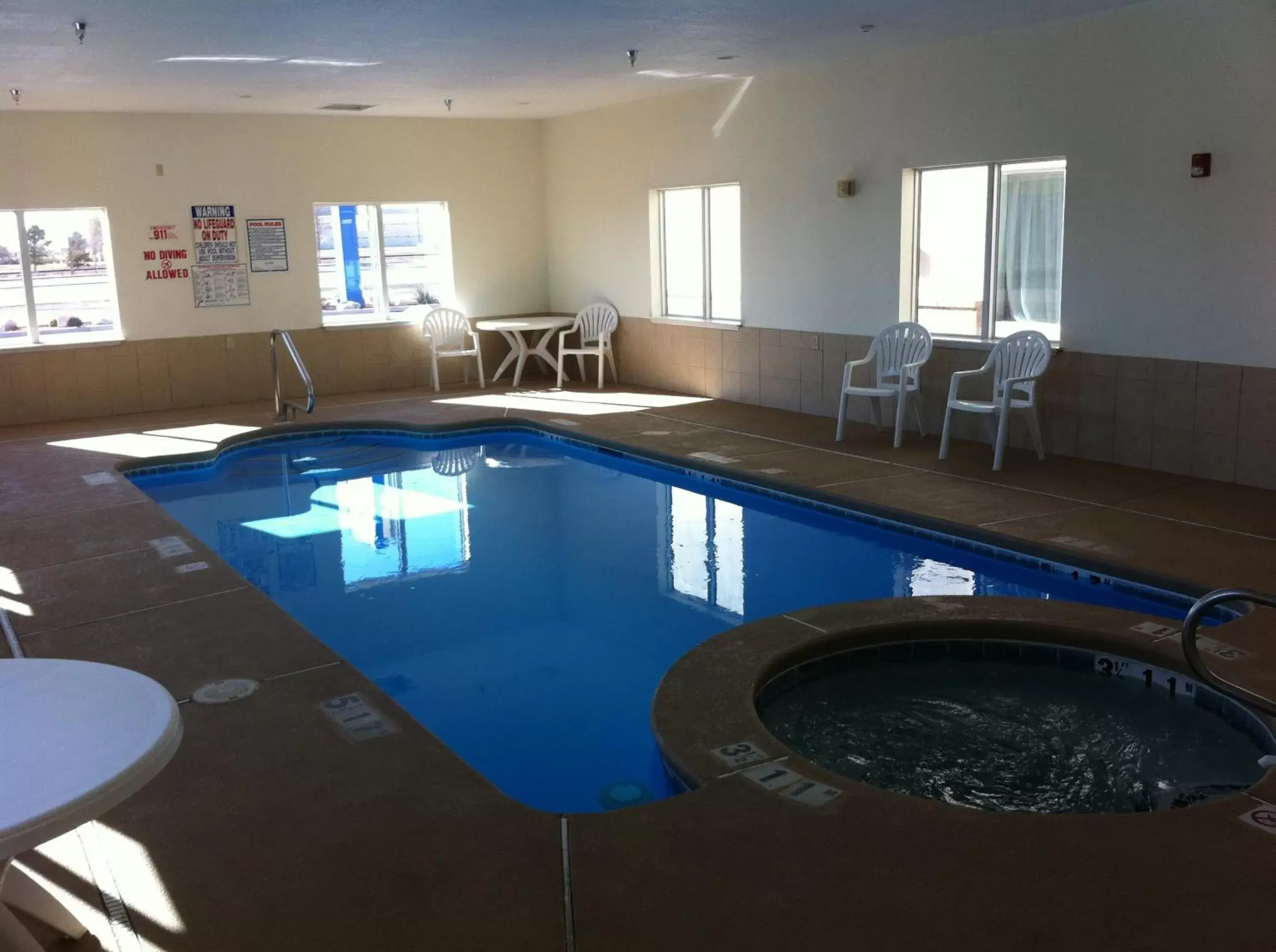 Swimming Pool in Lea County Inn