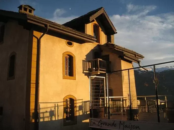 Facade/entrance, Property Building in La Grande Maison