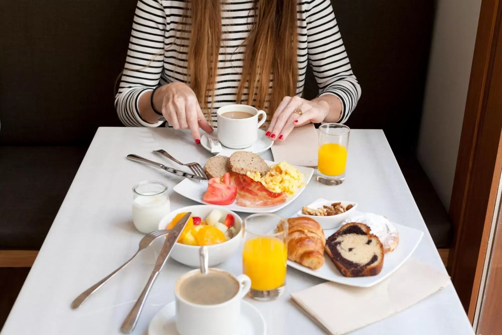 Restaurant/places to eat, Breakfast in Hotel Regina