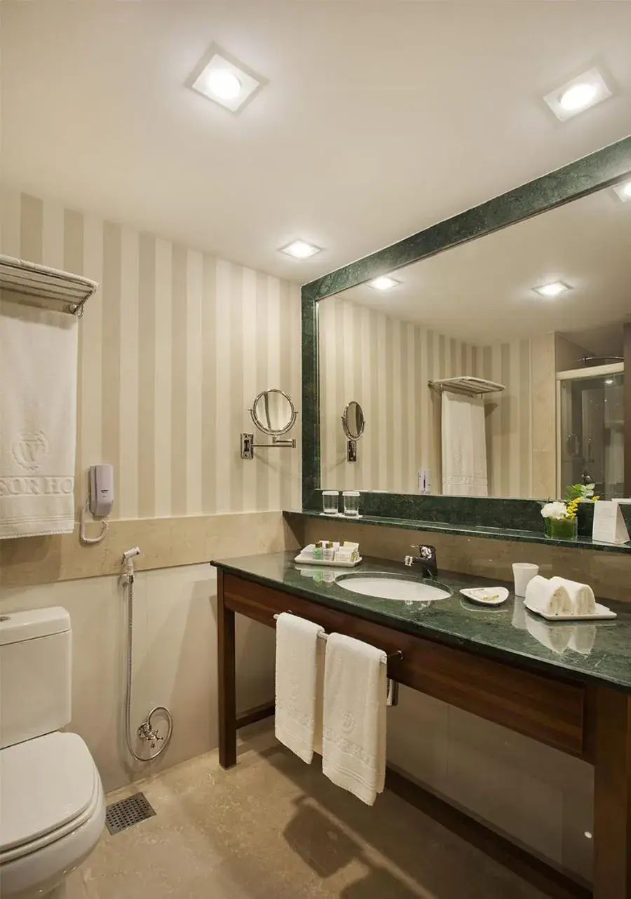 Shower, Bathroom in Windsor Oceanico Hotel