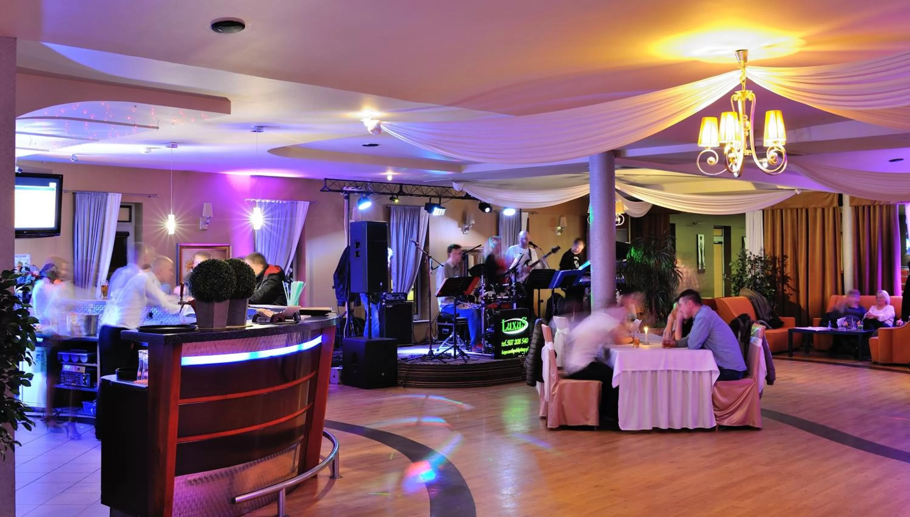 Restaurant/places to eat in Hotel Partner