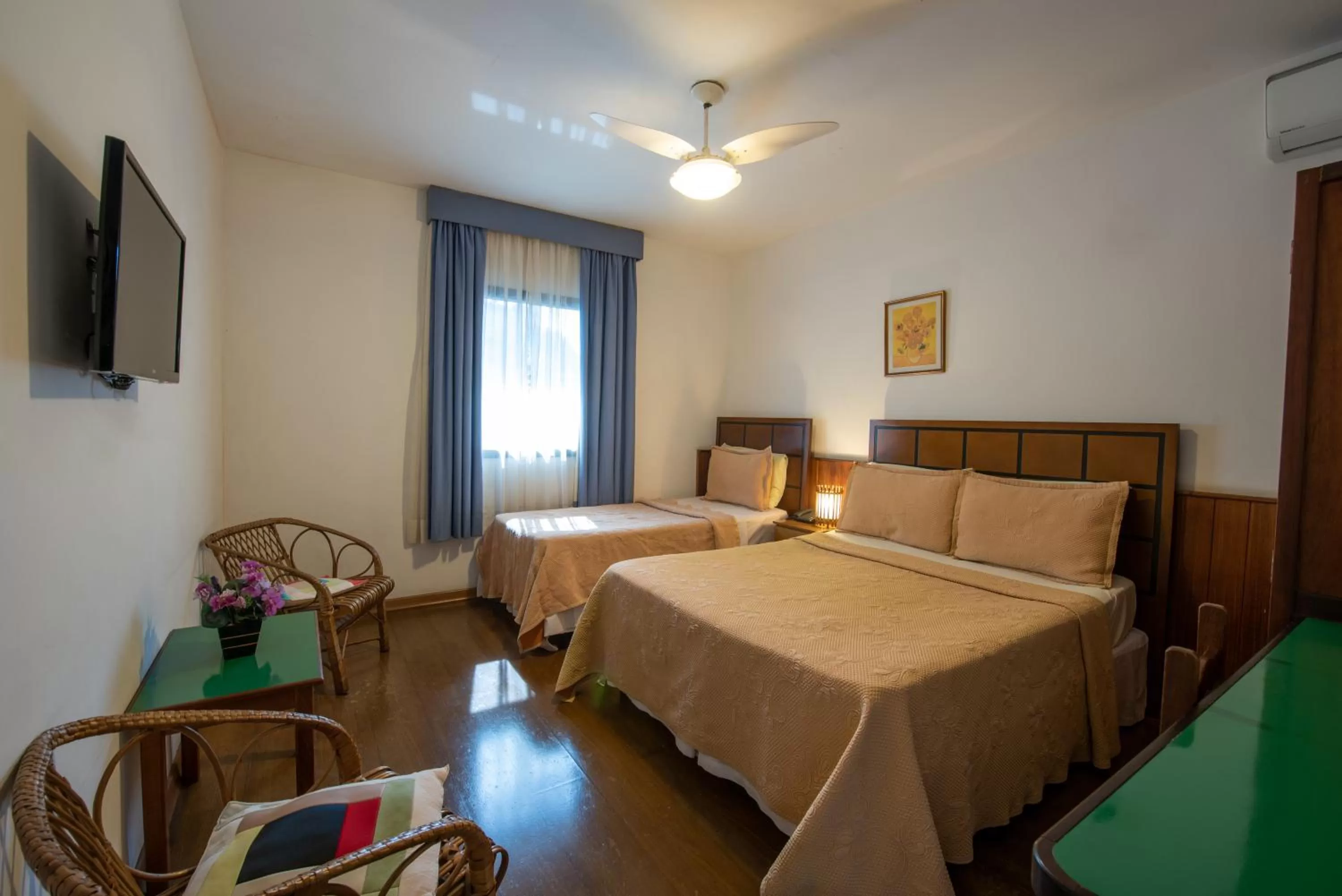 Bed in Hotel Mount Everest