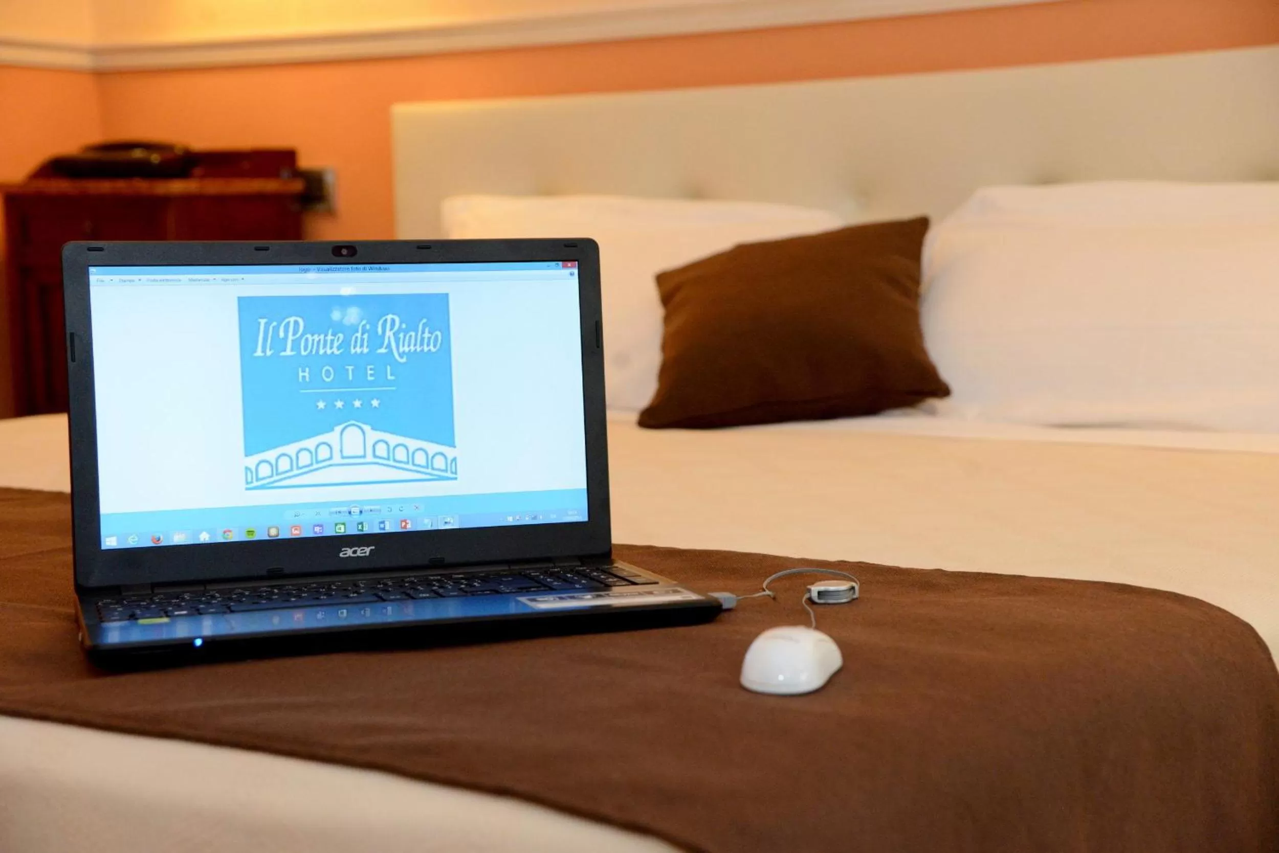 Bedroom, Bed in Hotel Ponte di Rialto