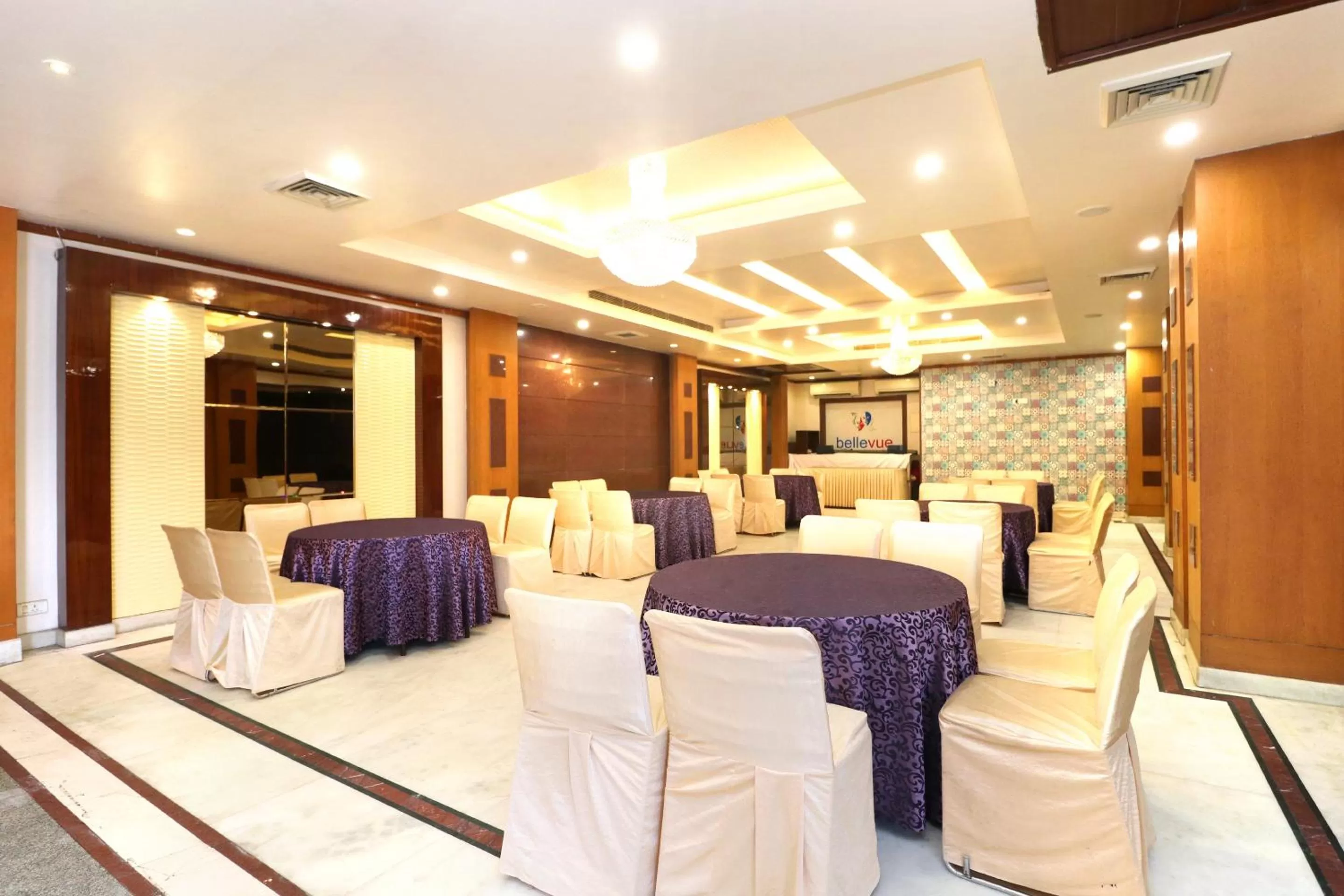 Restaurant/places to eat in Hotel Leela Grande