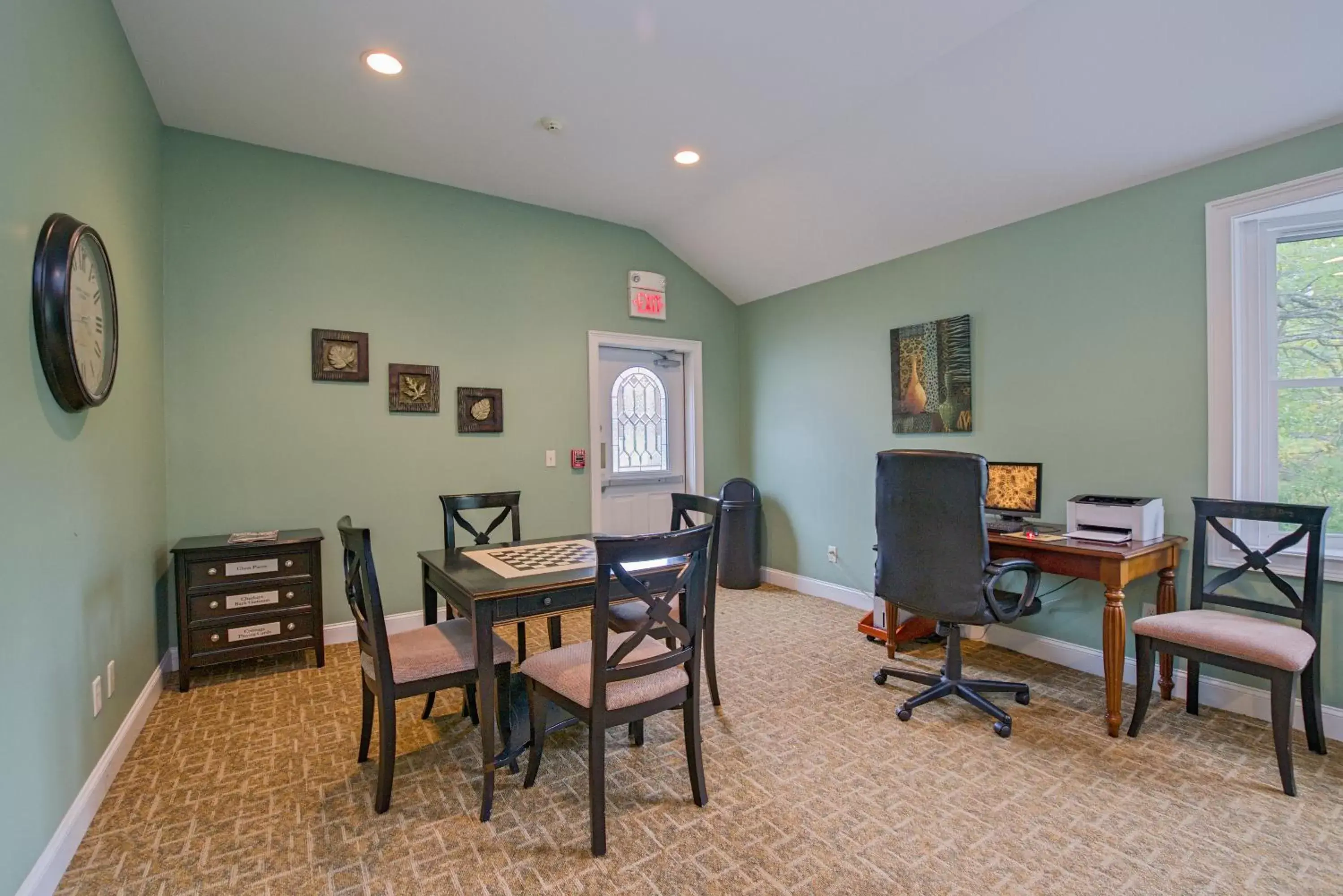 Communal lounge/ TV room in Coachman Inn