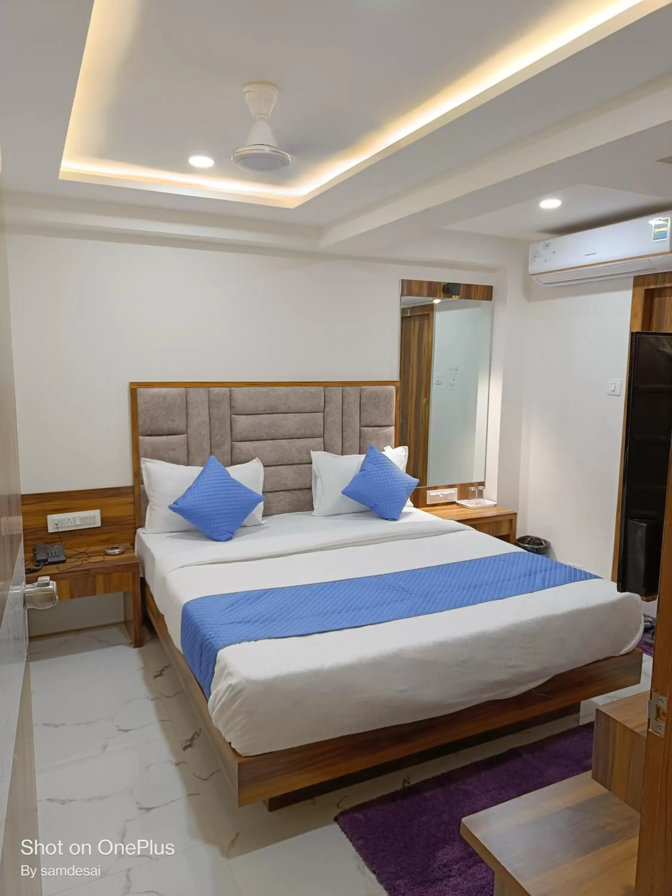 Bed in HOTEL ROYAL GRAND Bed in HOTEL ROYAL GRAND