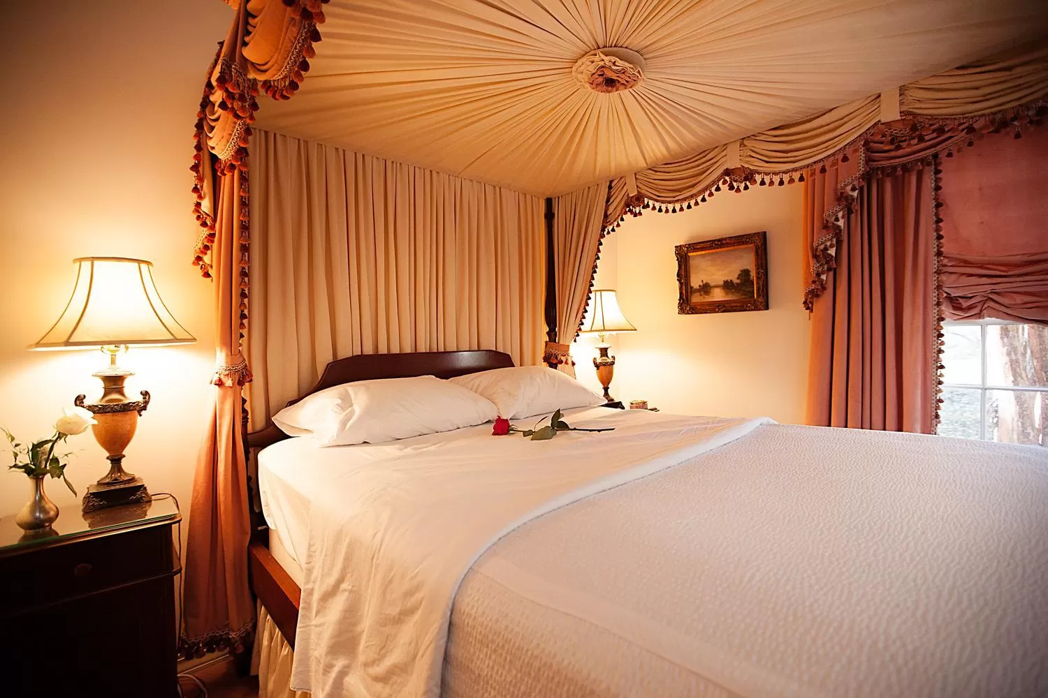 Bedroom, Bed in Monmouth Historic Inn