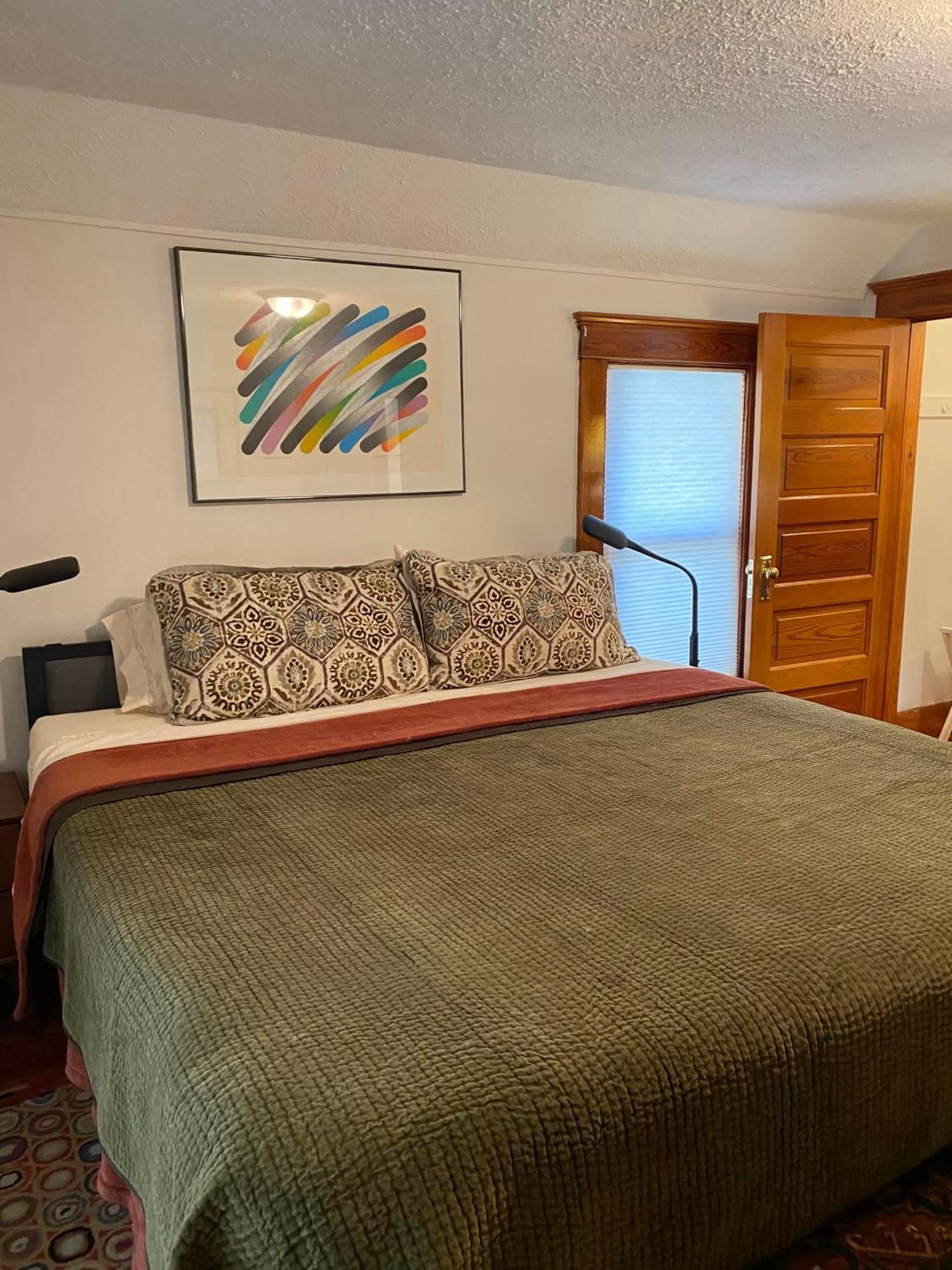 Bed in Burnt Toast Inn