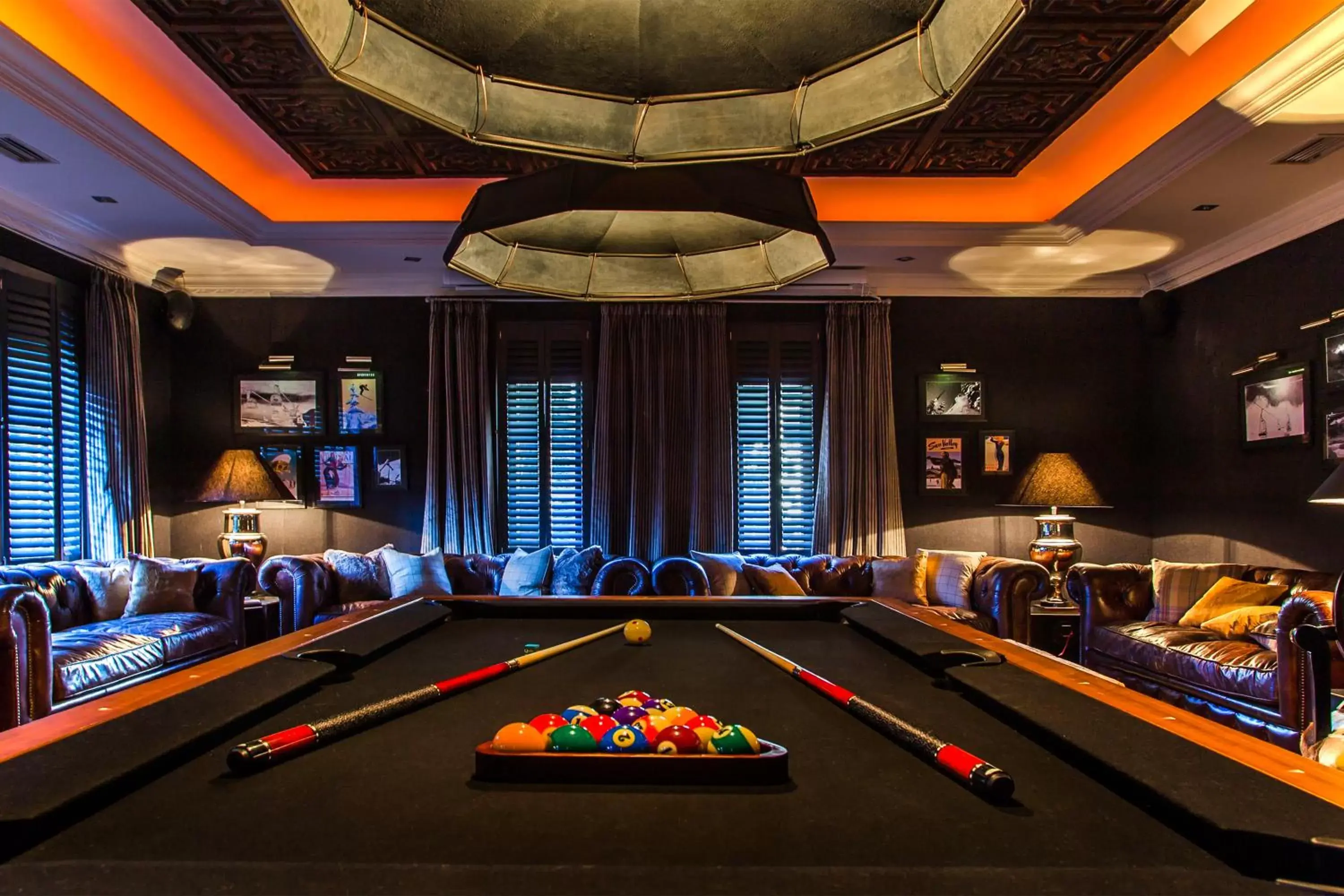 Lounge or bar, Billiards in El Lodge, Ski & Spa