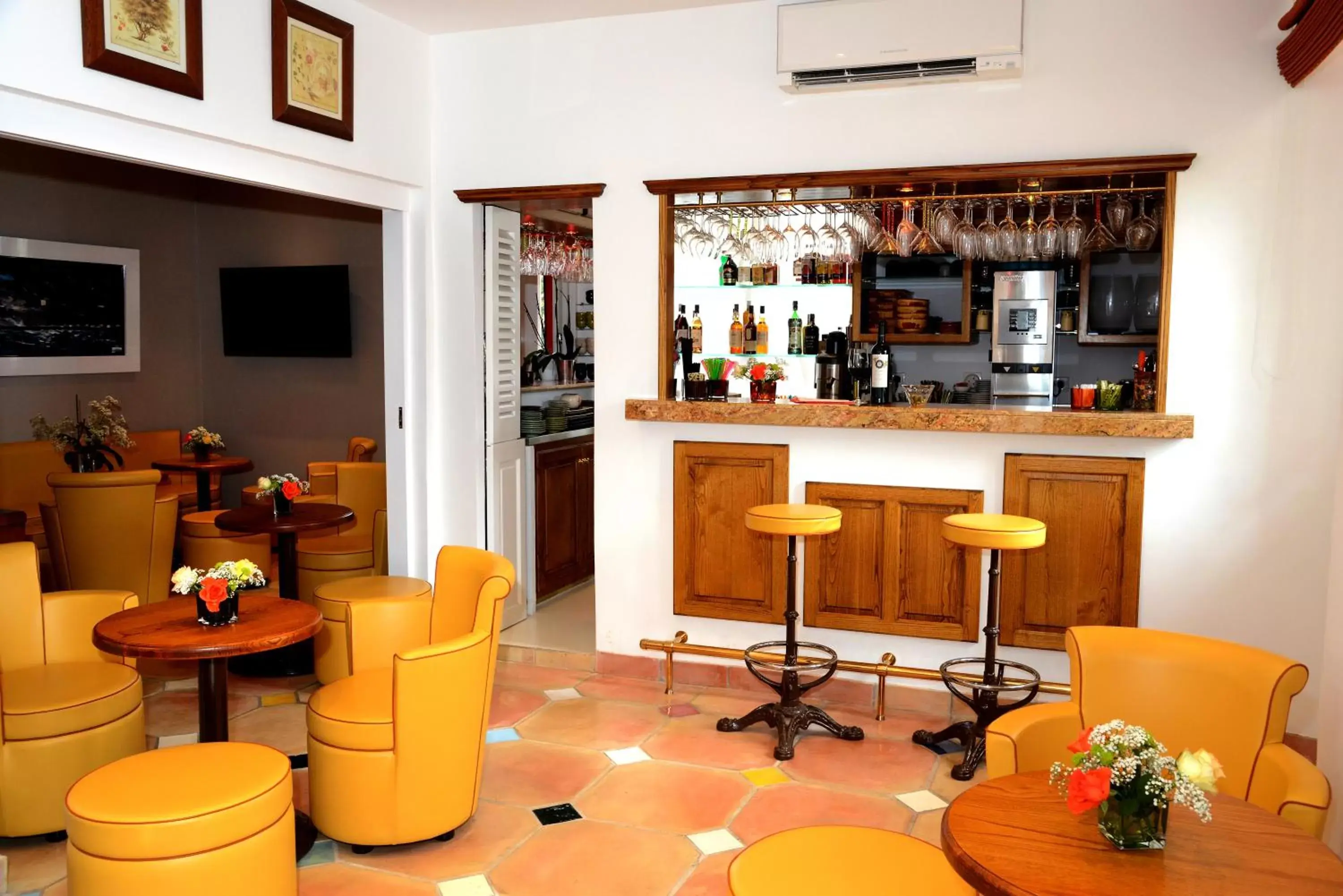 Restaurant/places to eat, Lounge/Bar in Hotel Royal Bon Repos