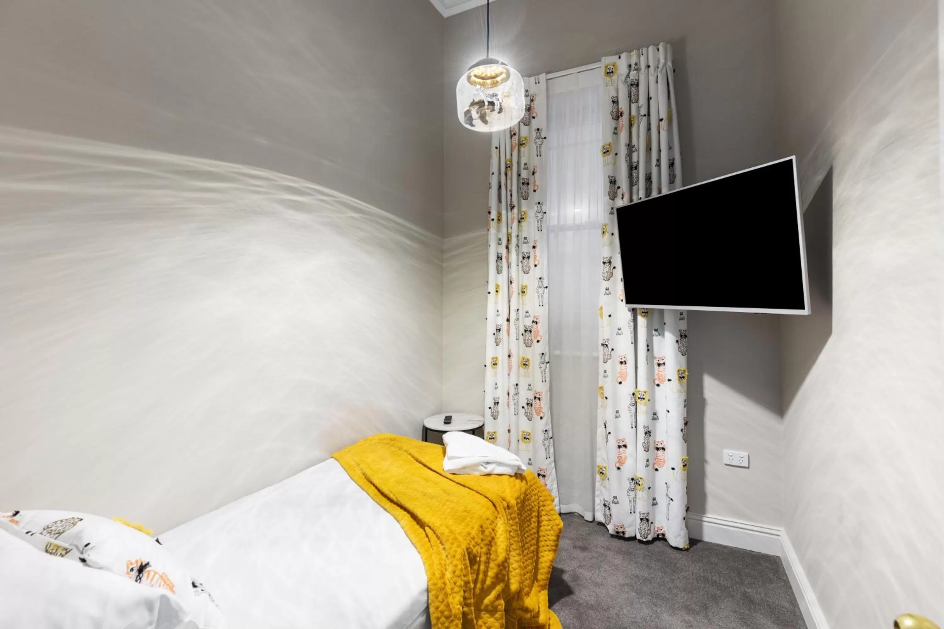 Bed in Mount Gambier Hotel