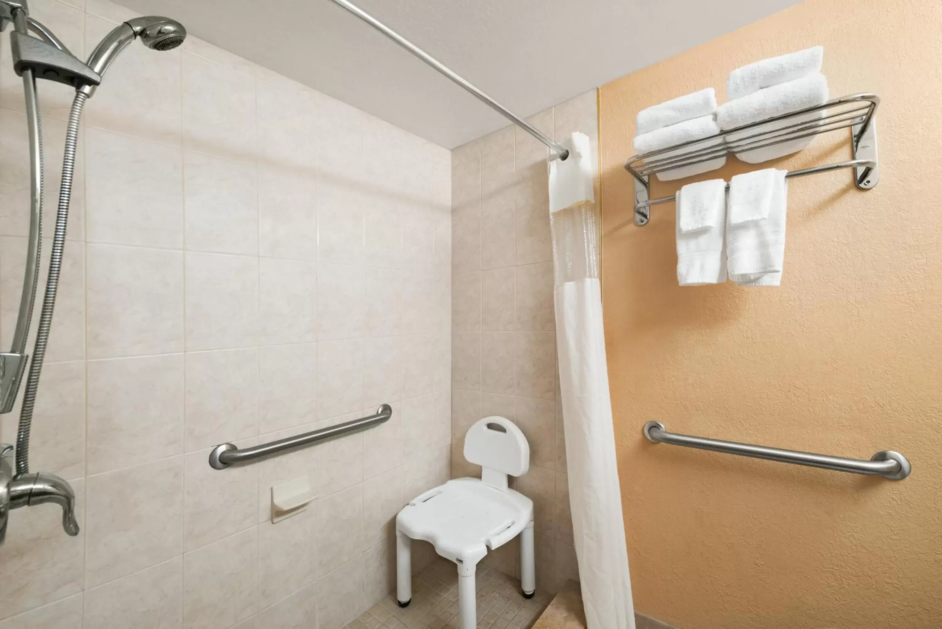 Shower, Bathroom in Howard Johnson by Wyndham Winter Haven FL