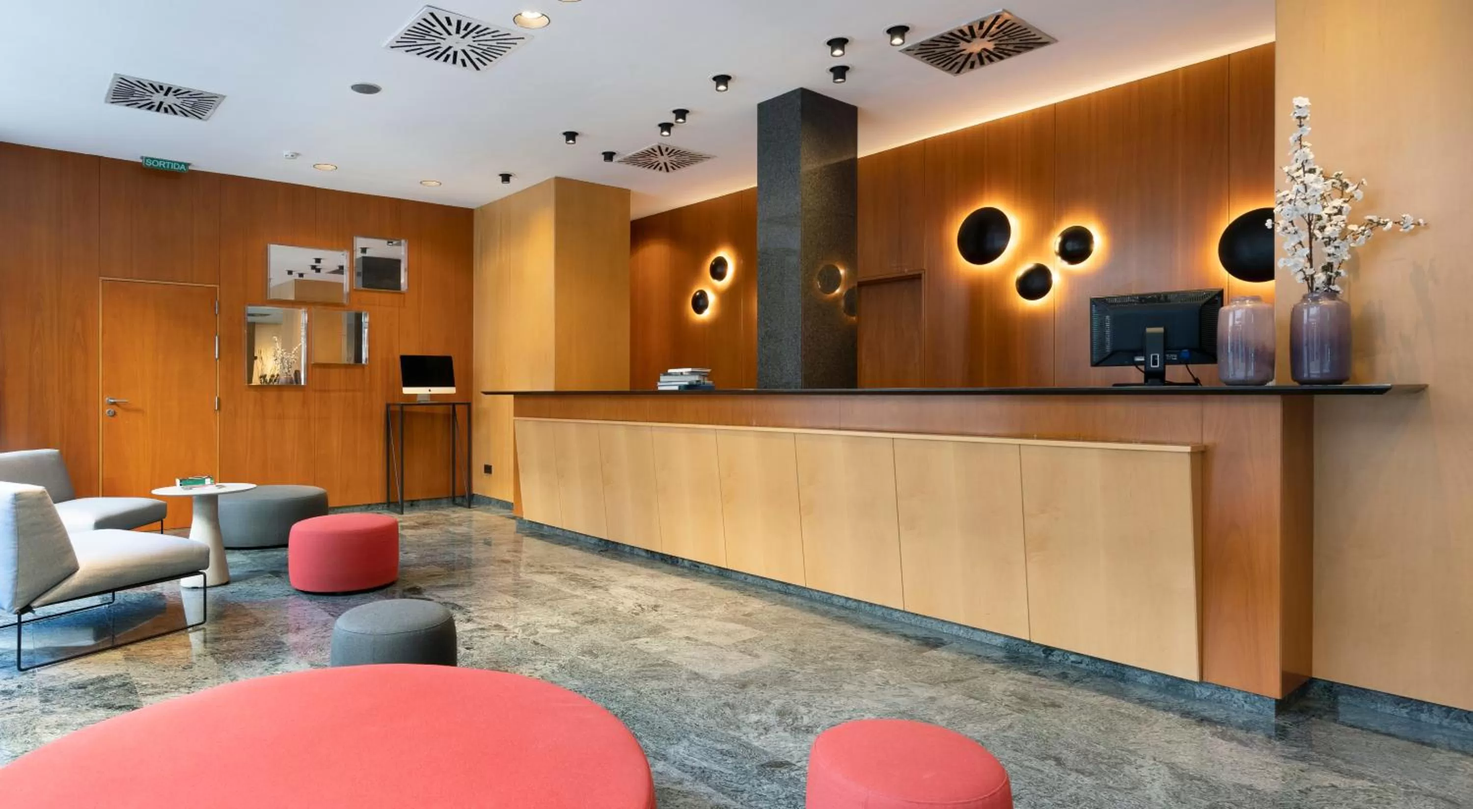 Lobby or reception in Berenguer IV