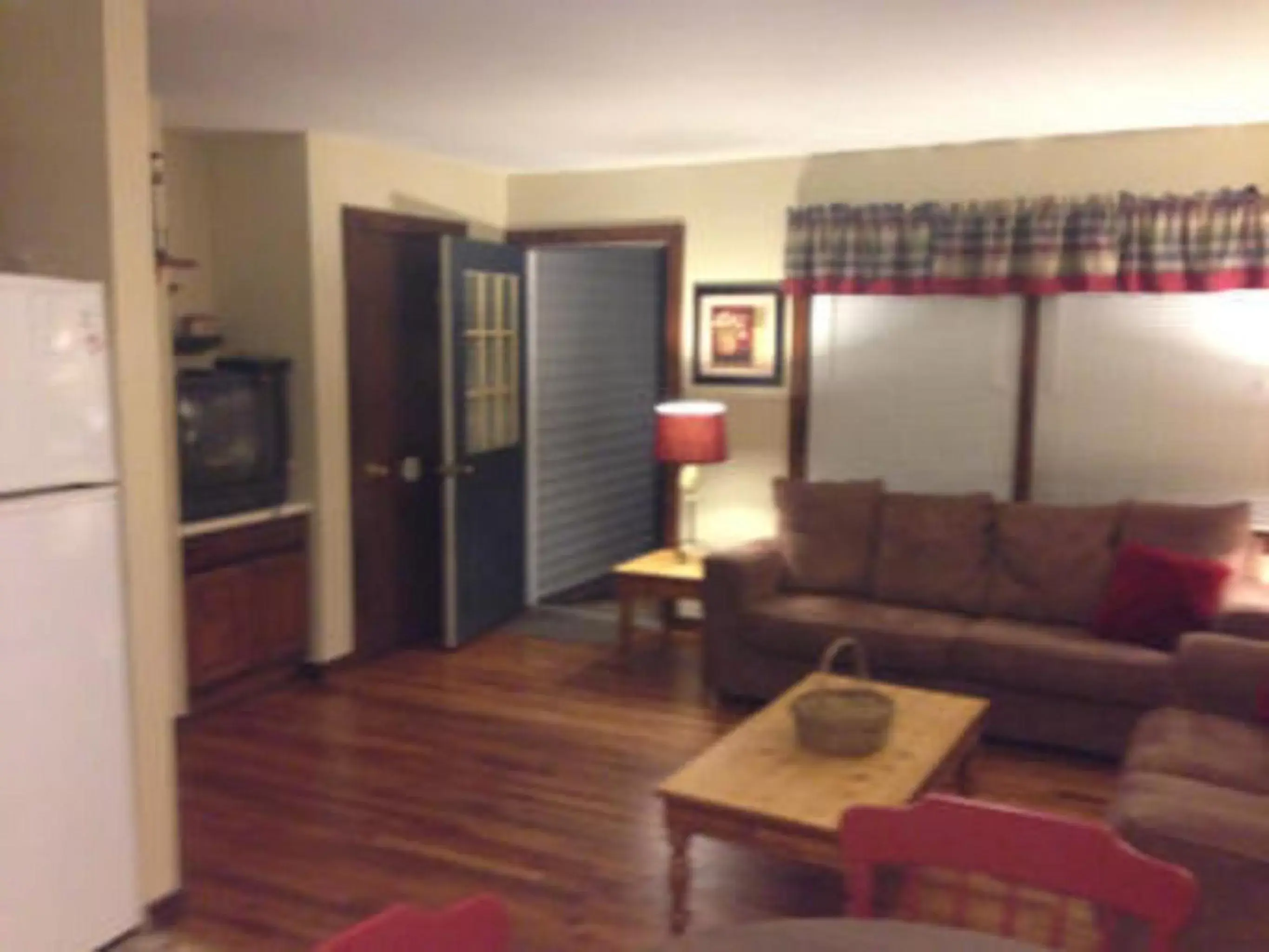 Kitchen or kitchenette, Seating Area in Echo Valley Cottages