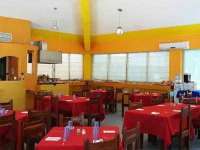 Restaurant/Places to Eat in Apartment Ocean Front Cancun