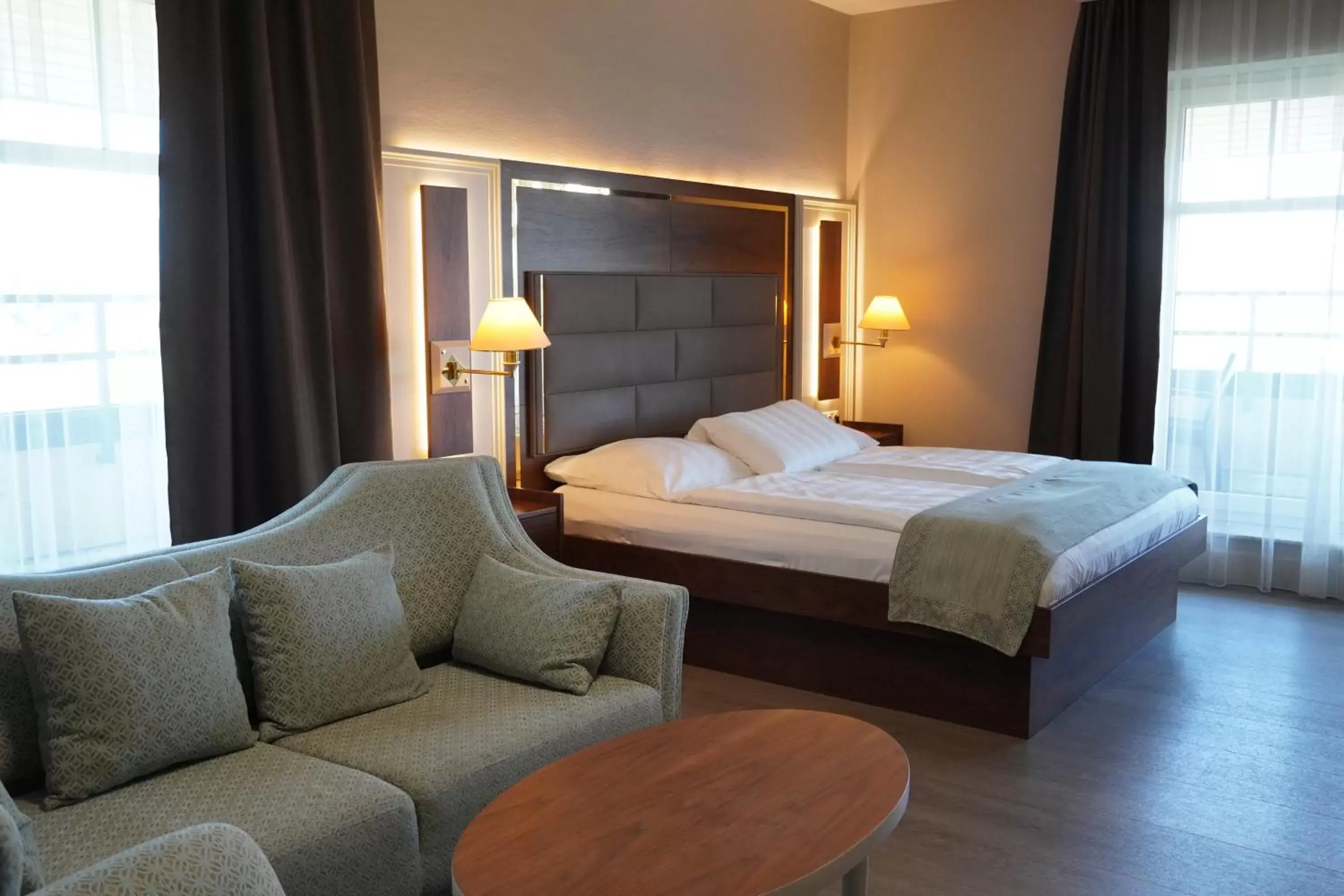 Photo of the whole room, Bed in City Hotel Frankfurt Bad Vilbel