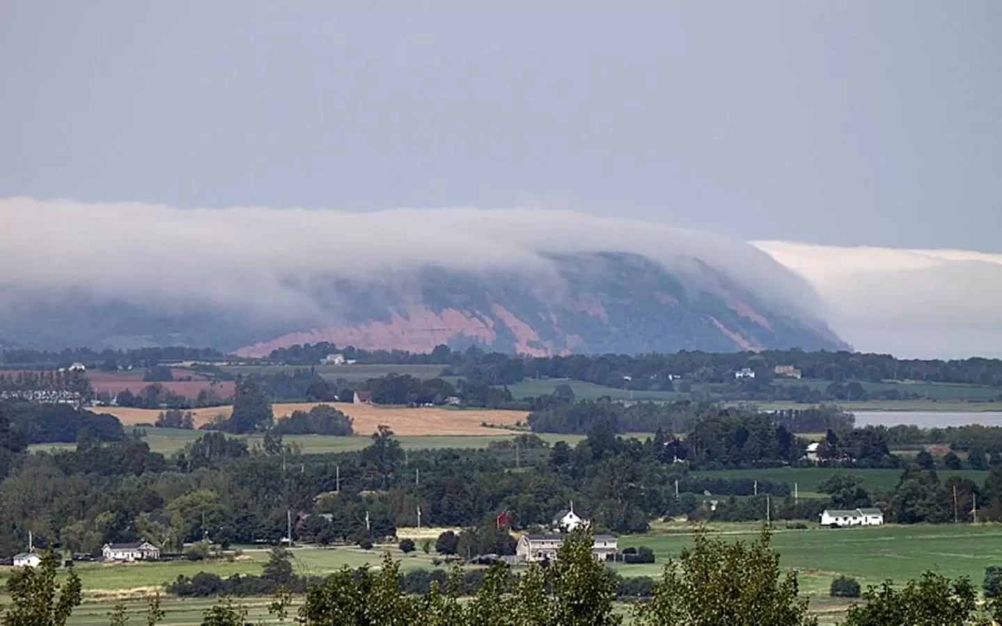 Mountain view in Old Orchard Inn