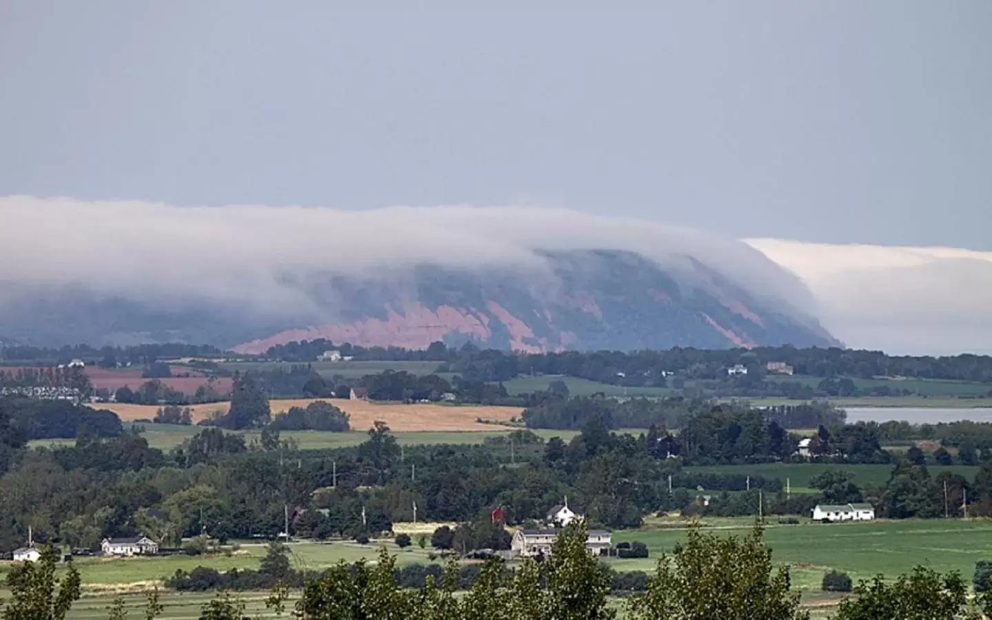 Mountain view in Old Orchard Inn