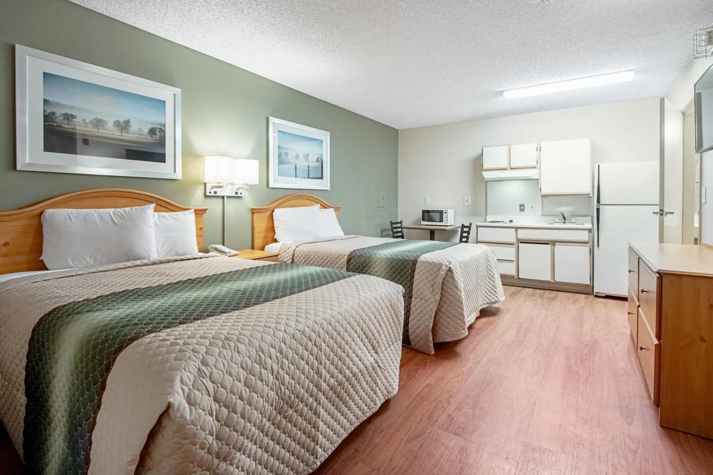 Studio with Two Double Beds Non-Smoking in HomeTowne Studios by Red Roof Phoenix - Black Canyon Highway Studio with Two Double Beds Non-Smoking in HomeTowne Studios by Red Roof Phoenix - Black Canyon Highway