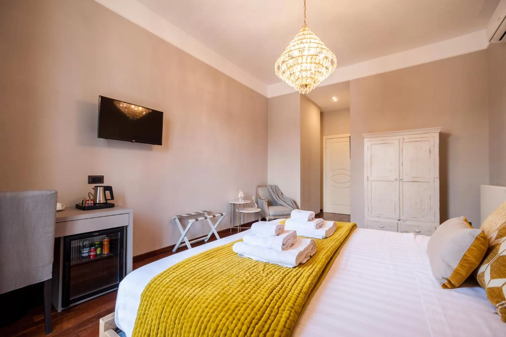 Bed in Dream House Pompei