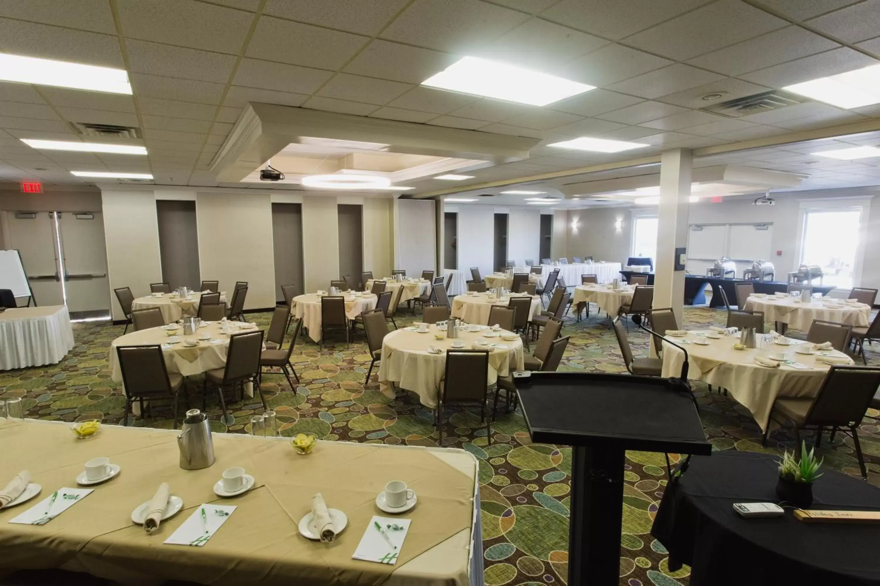 Meeting/conference room, Restaurant/Places to Eat in Holiday Inn Hotel Peterborough Waterfront, an IHG Hotel