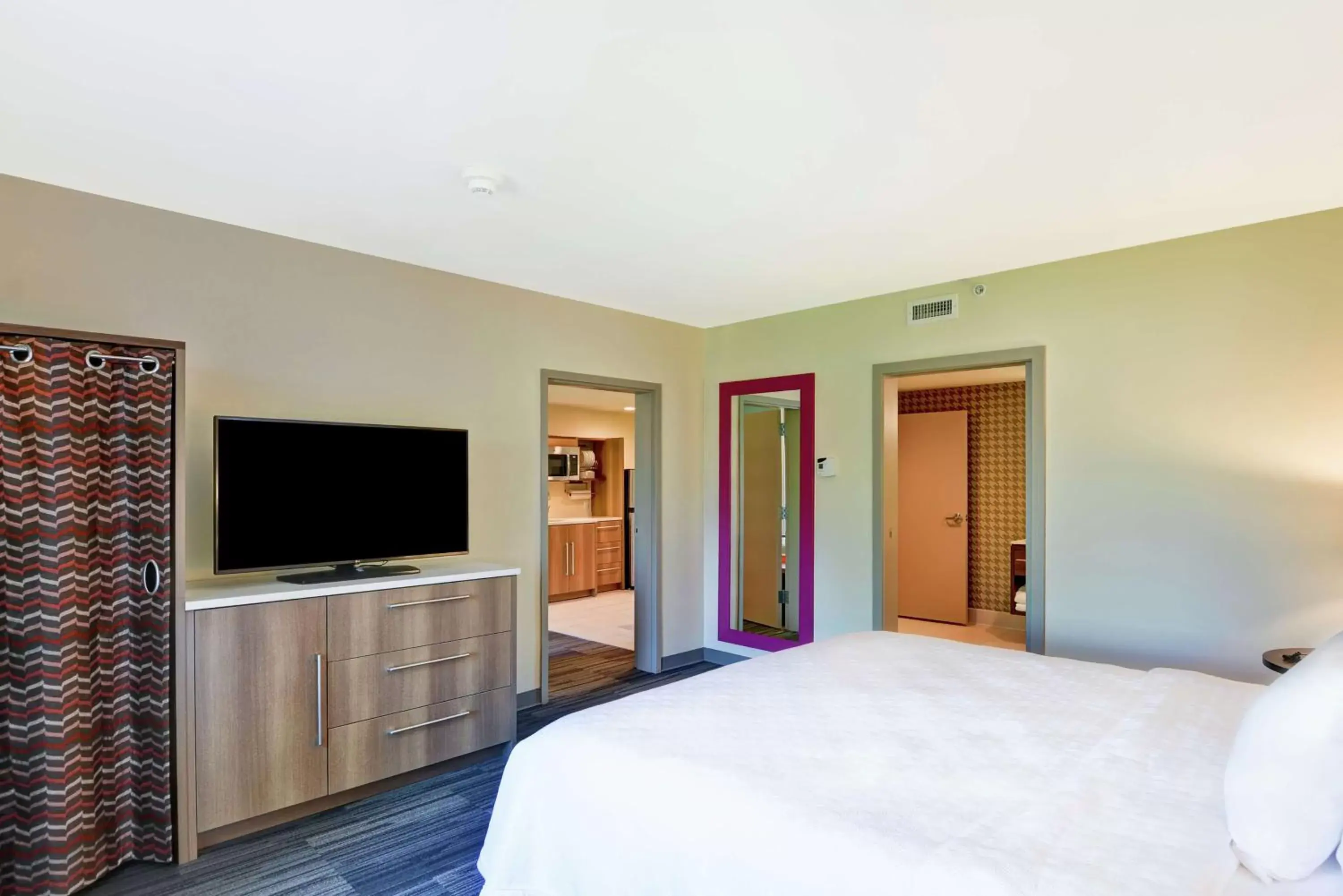 Kitchen or kitchenette, Bed in Home2 Suites By Hilton Dayton Vandalia