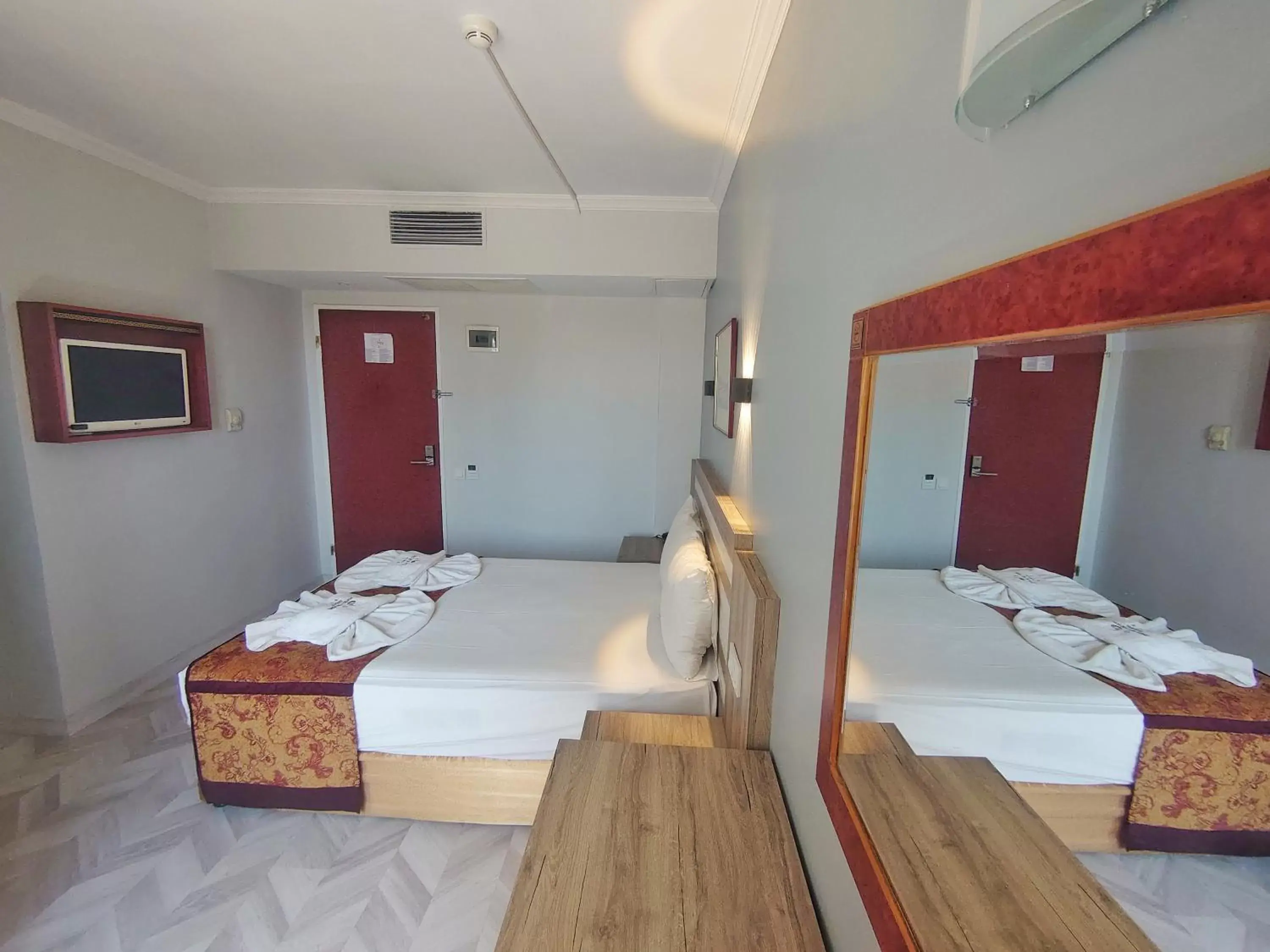 Bed in Orient Mintur Hotel