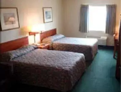 Queen Room with Two Queen Beds in Villa Inn Motel