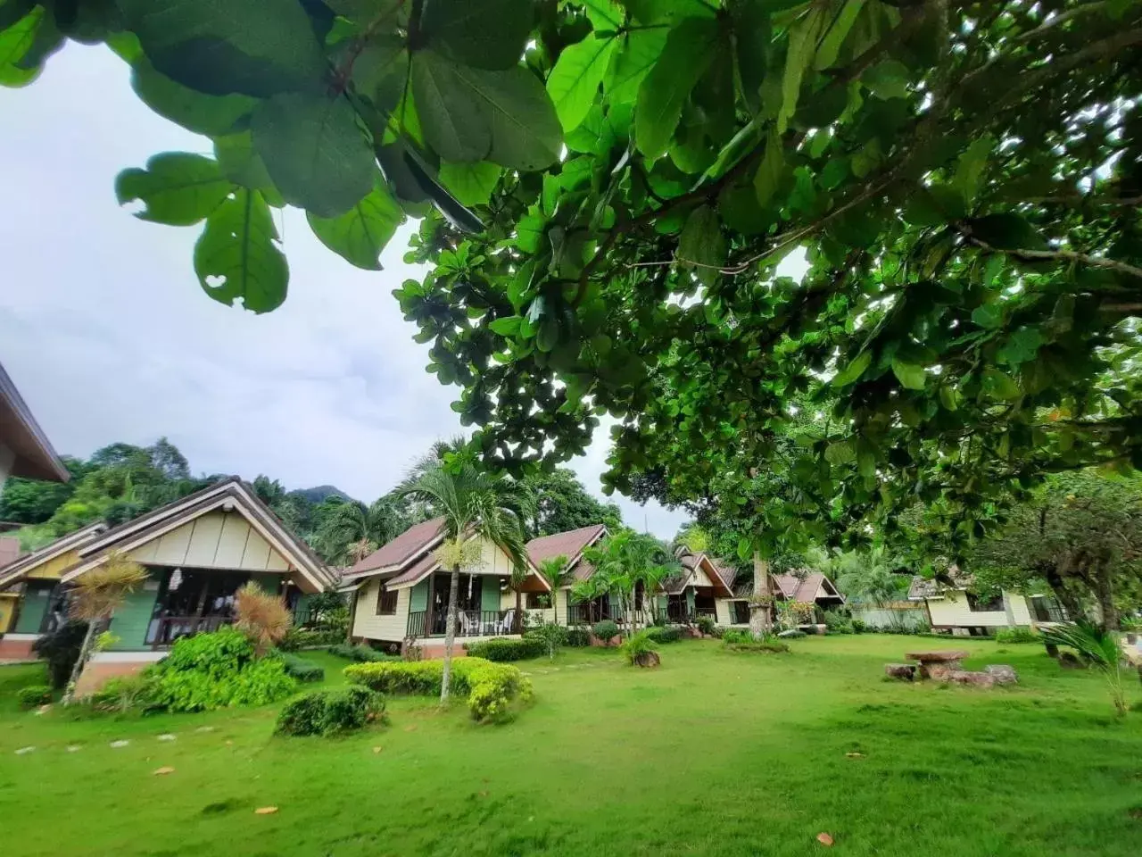 Garden in Koh Chang Bailan Beach Resort