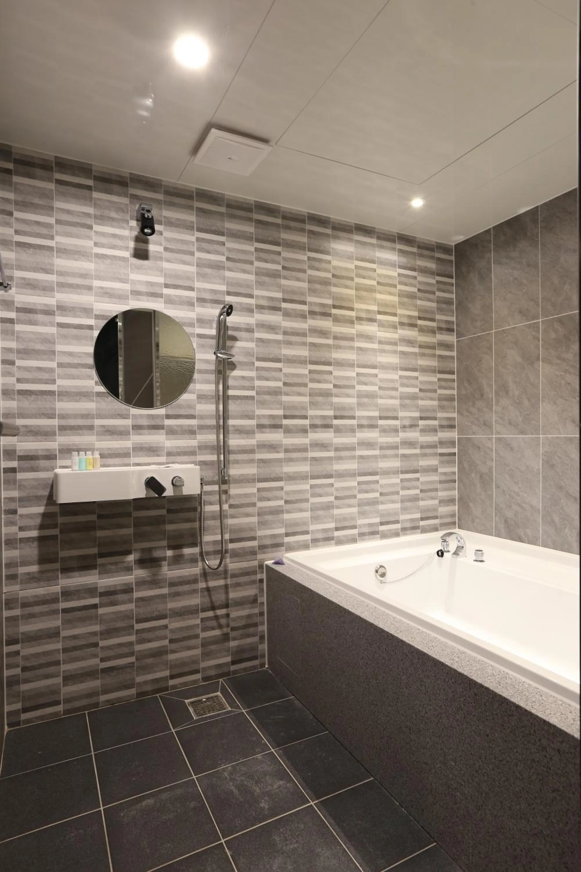 Hot Tub in Le Idea Hotel Busan Station