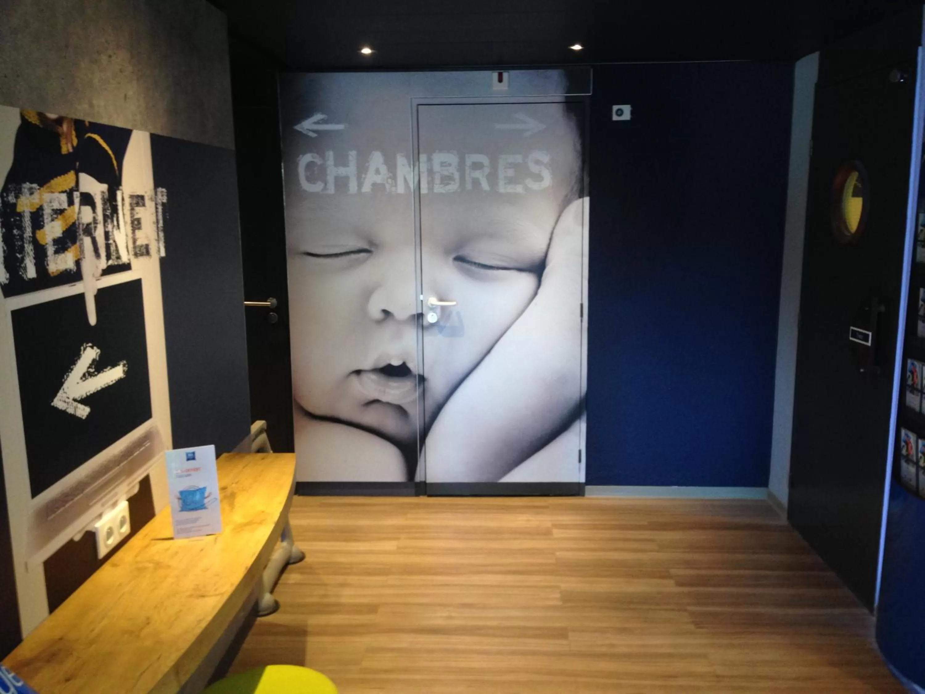 Lobby or reception in ibis budget Clermont Ferrand Sud