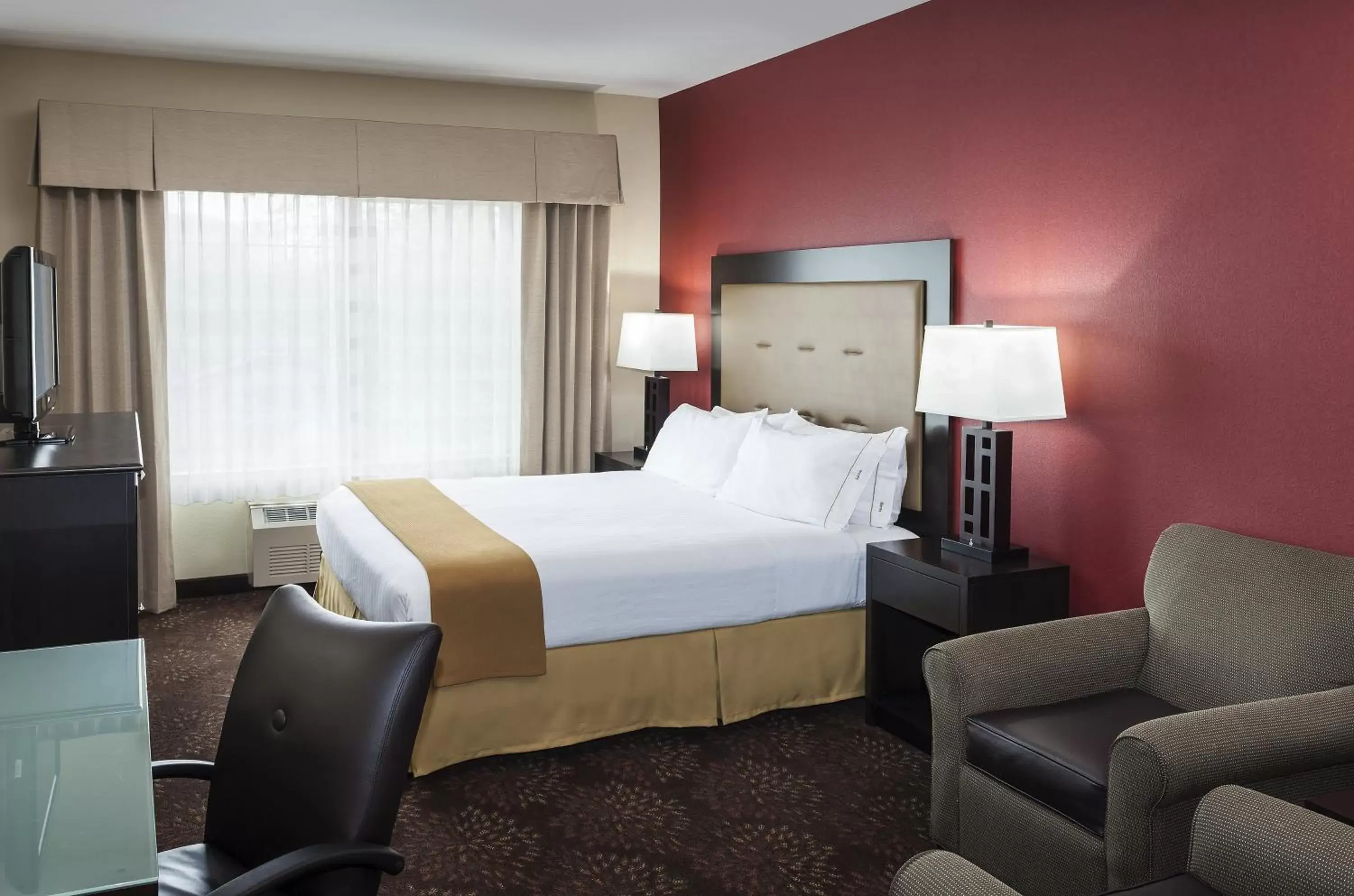 Photo of the whole room, Bed in Holiday Inn Express Anchorage, an IHG Hotel