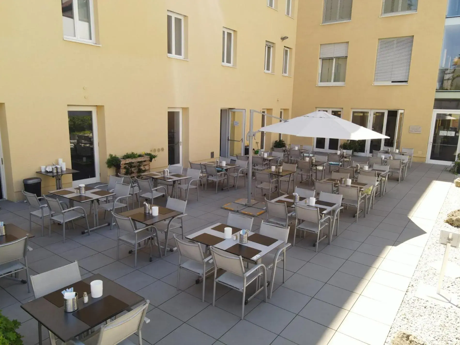 Balcony/Terrace, Restaurant/Places to Eat in Altstadt Hotel Hofwirt Salzburg