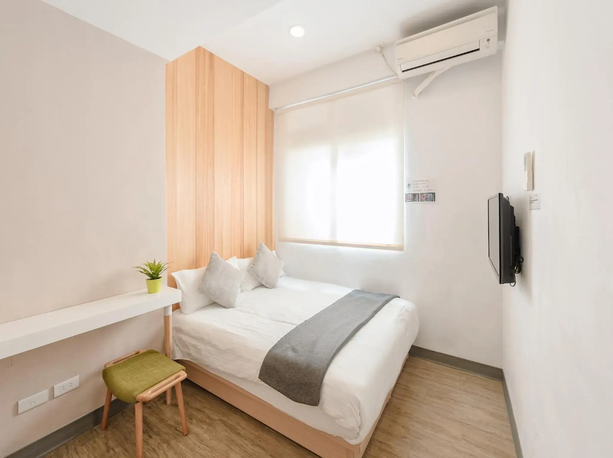 Photo of the whole room, Bed in Meander Taipei Hostel