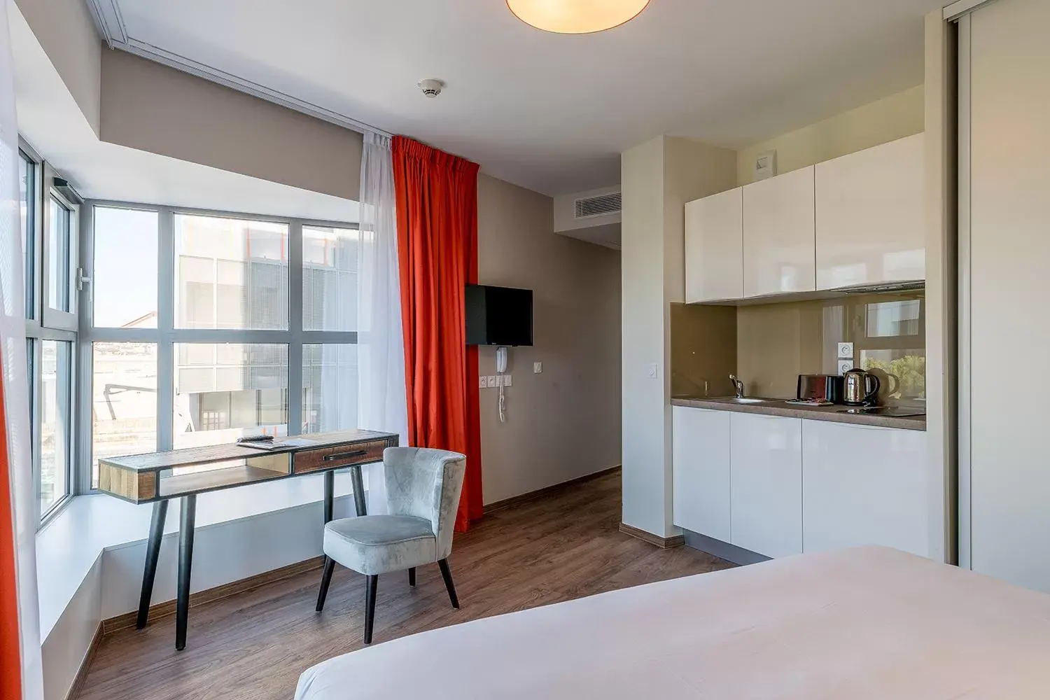 Kitchen or kitchenette, Kitchen/Kitchenette in All Suites Bordeaux Marne – Gare Saint-Jean