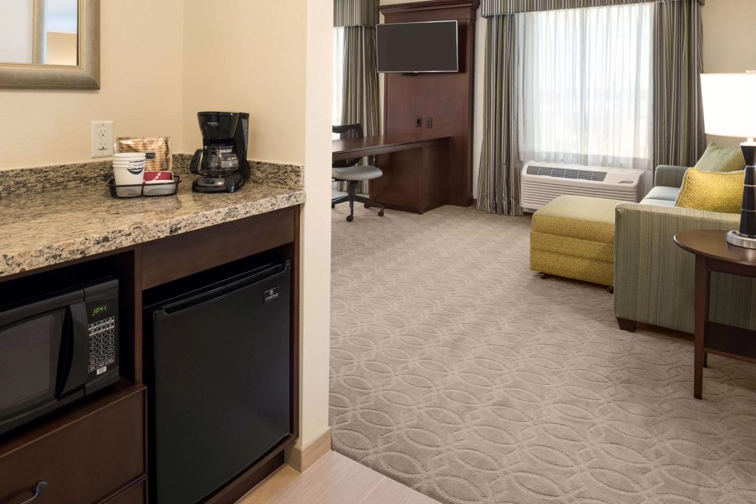 Bed in Hampton Inn & Suites Corpus Christi, TX