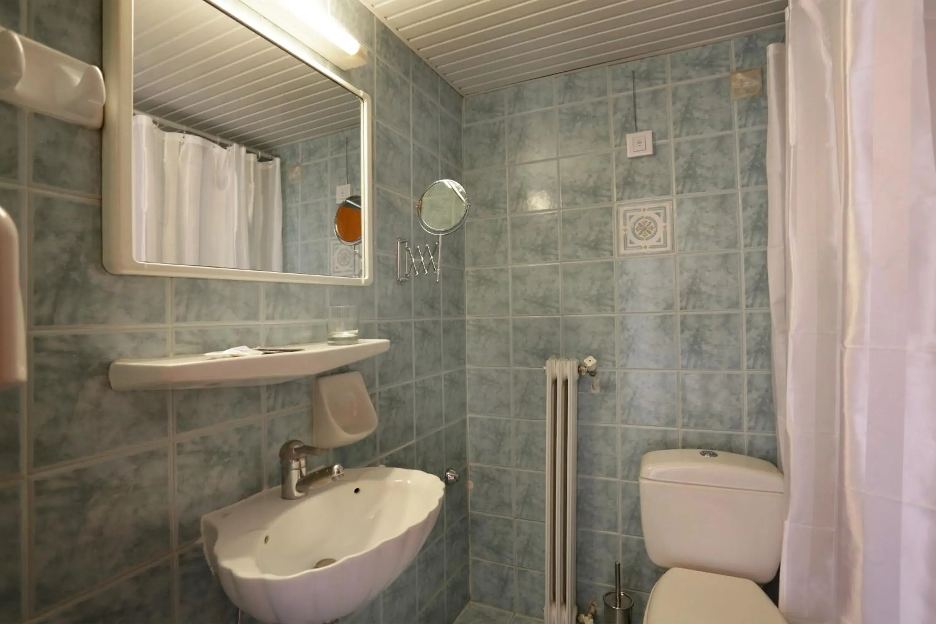 Bedroom, Bathroom in Xenophon Hotel