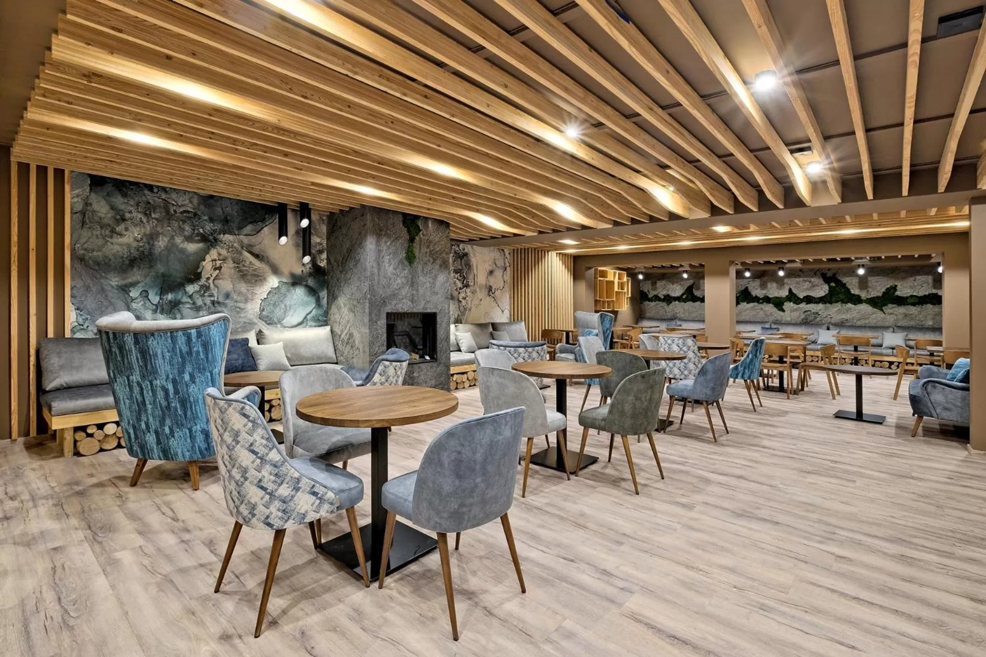 Restaurant/places to eat in Harda House Friends & Spa