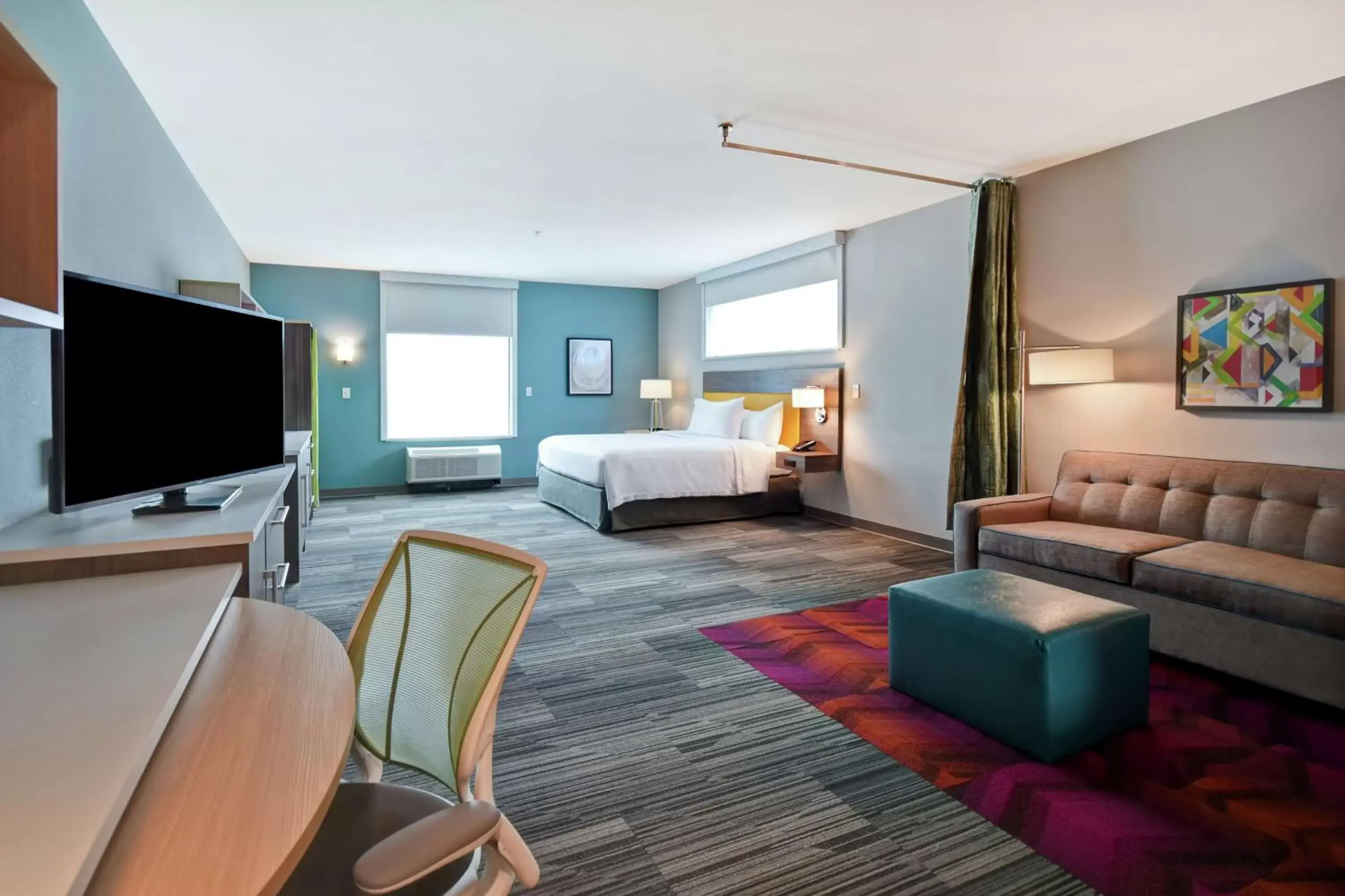 Bedroom, TV/Entertainment Center in Home2 Suites By Hilton Shreveport