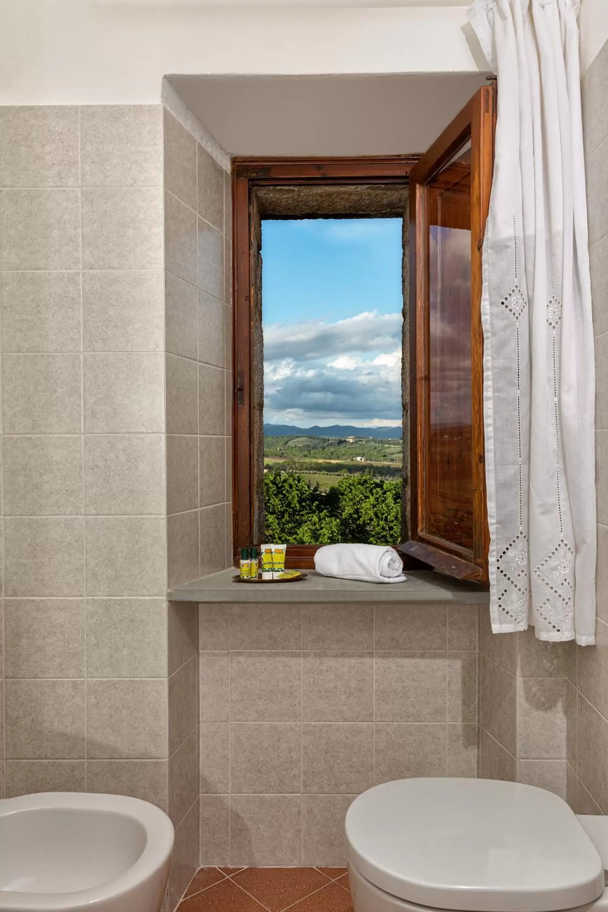 Natural landscape, Bathroom in Borgo La Torre alle Tolfe