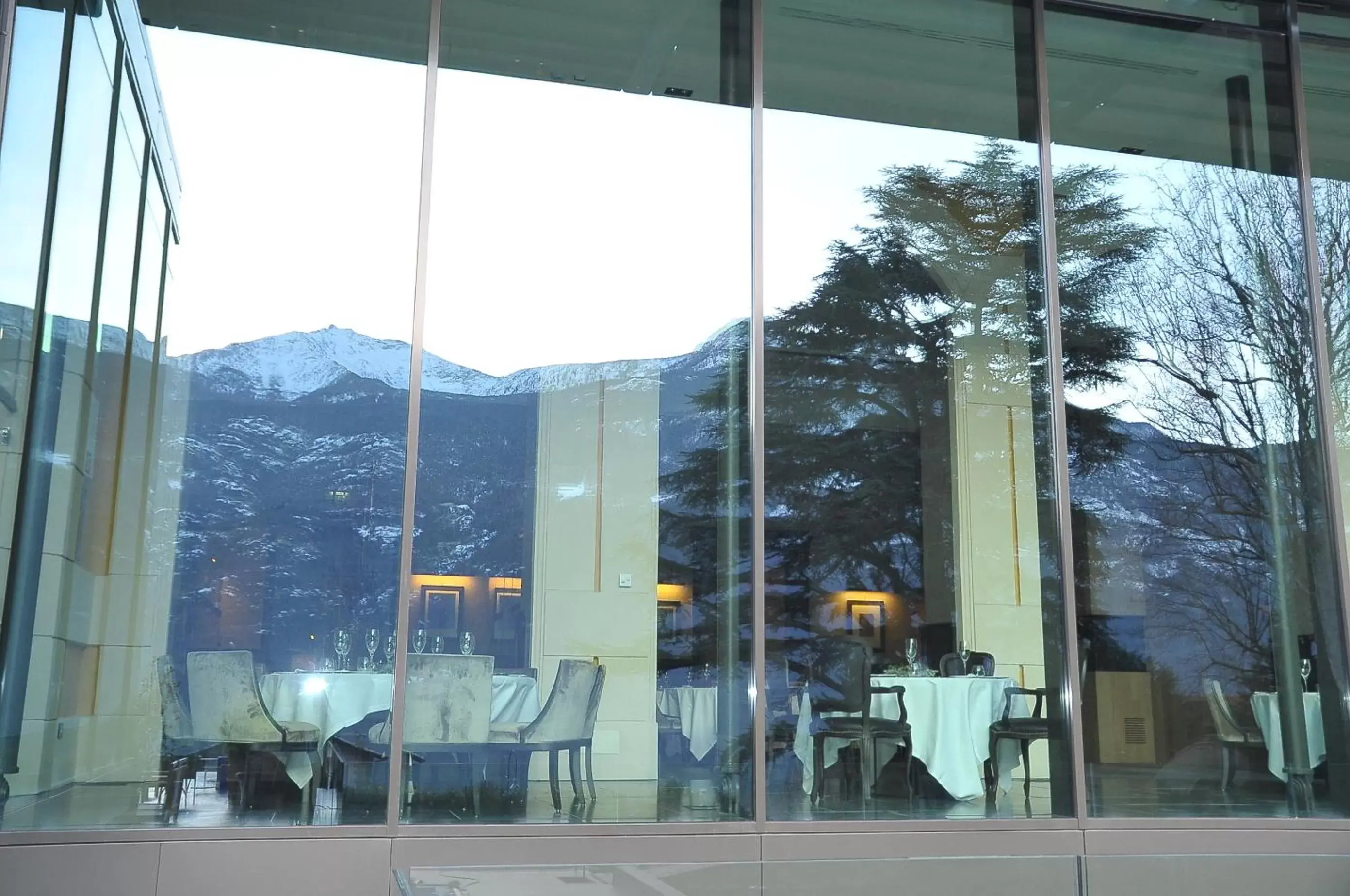 Facade/entrance, Mountain View in Grand Hotel Billia