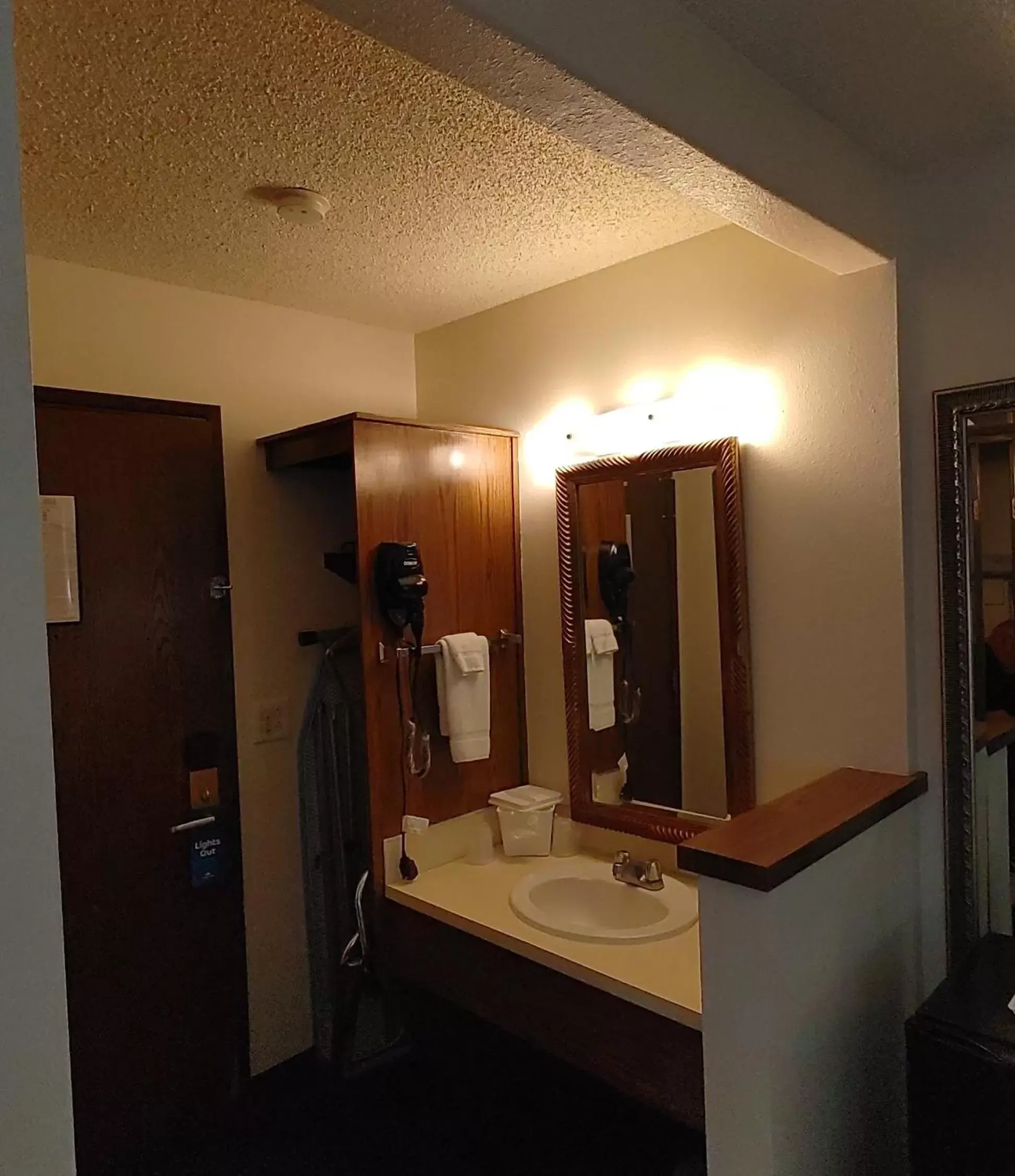 Bathroom in Days Inn by Wyndham Pocatello University Area