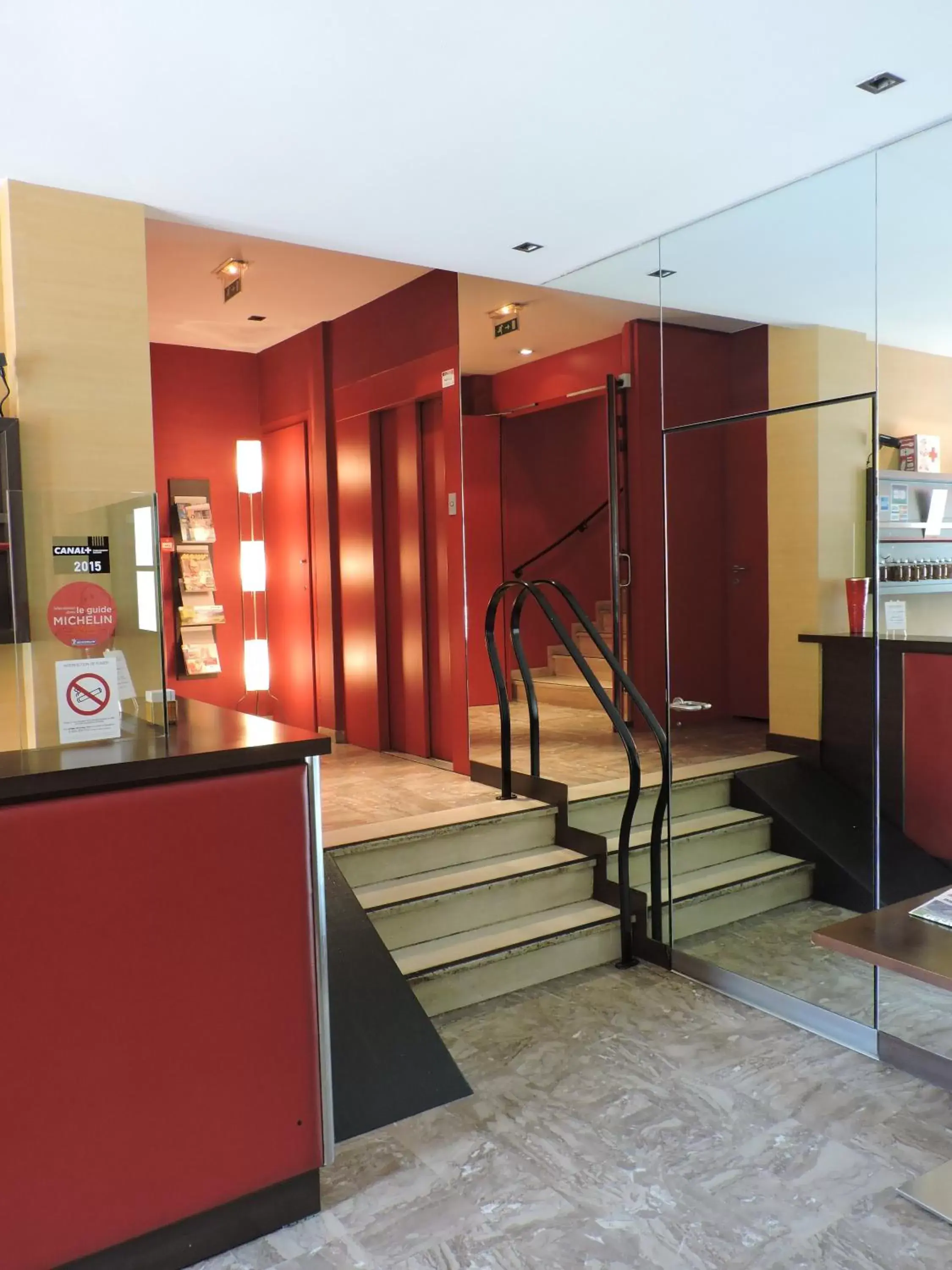 Lobby or reception in Hôtel Du Centre Annemasse